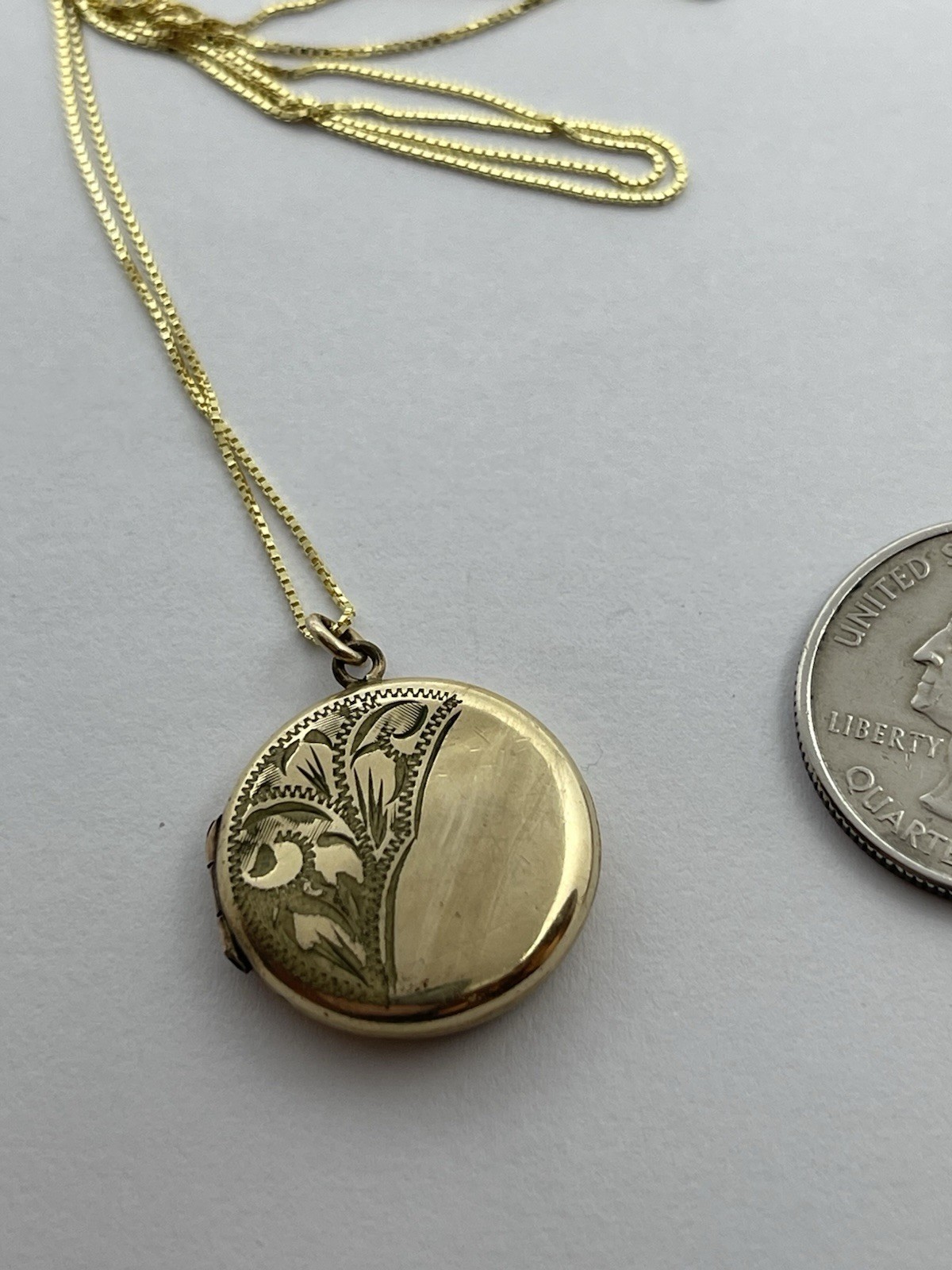 Art Deco Rolled Gold Heart Round Locket Engraved Leaf Fronds Design Pendant