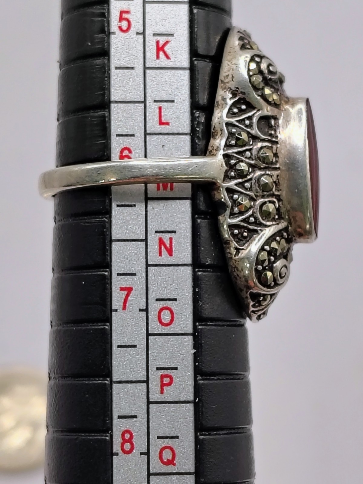 R691 Vintage 925 Sterling Silver Marcasite Coral Colored Cabochon Ring Sz 6.5