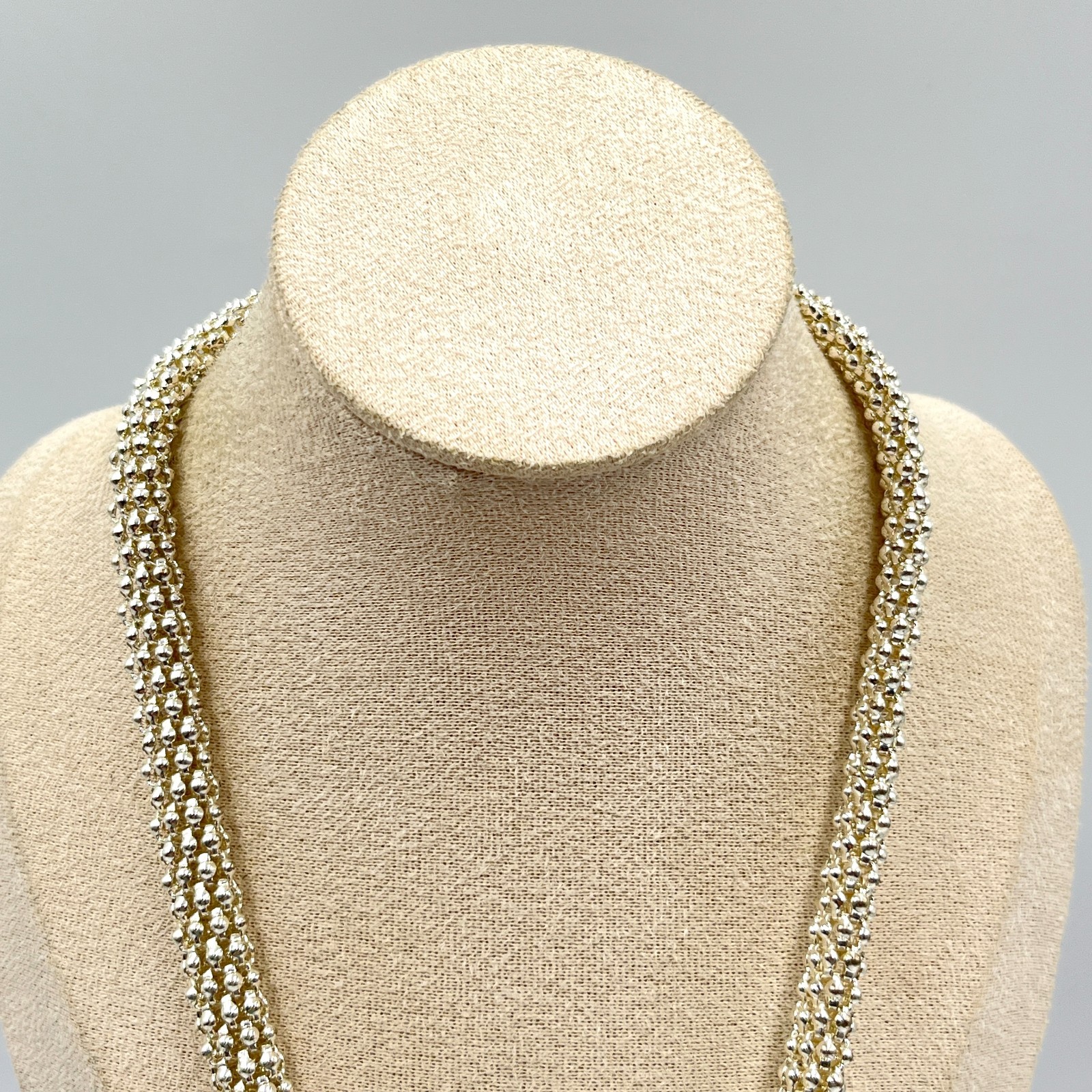 Vintage Retro Silver Tone Popcorn Mesh Link Necklace Ribbed Shell Centerpiece