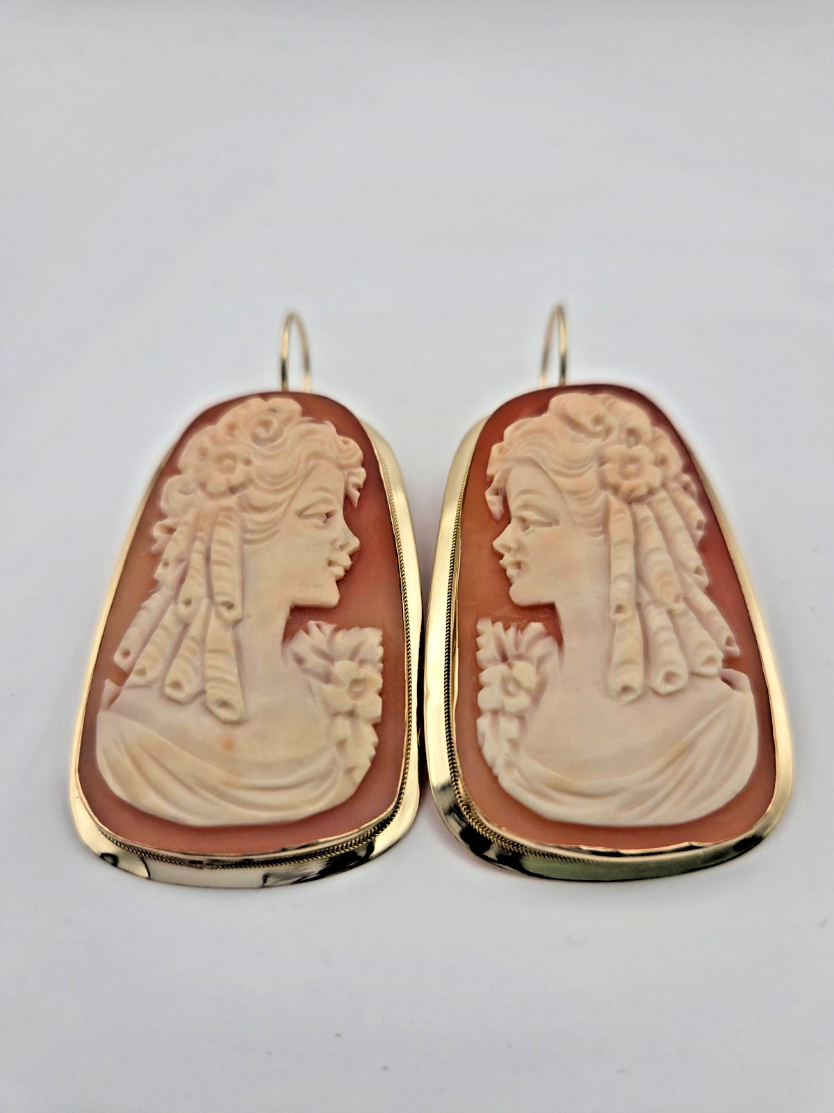 Vintage 14K Gold Italian Shell Cameo Earrings Lady Portrait Estate
