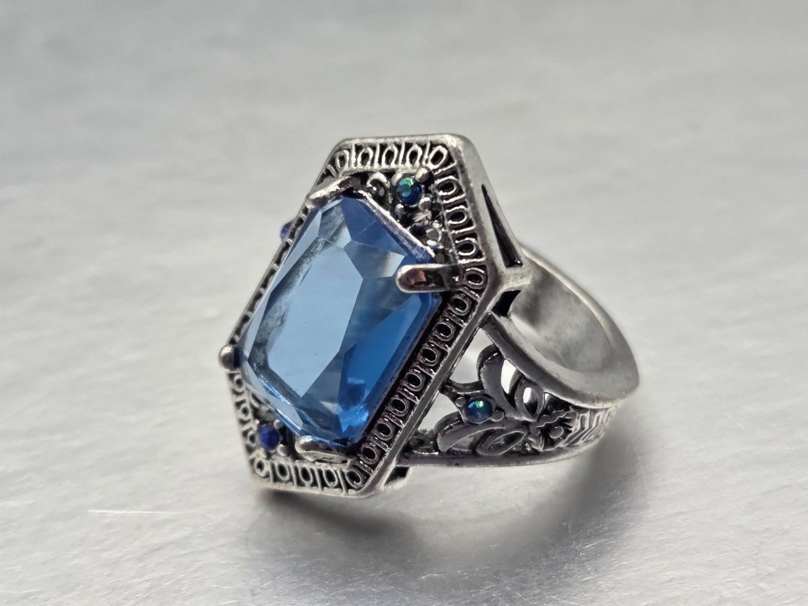 Vintage Couture Blue Crystal Silver tone Cocktail Ring size 8