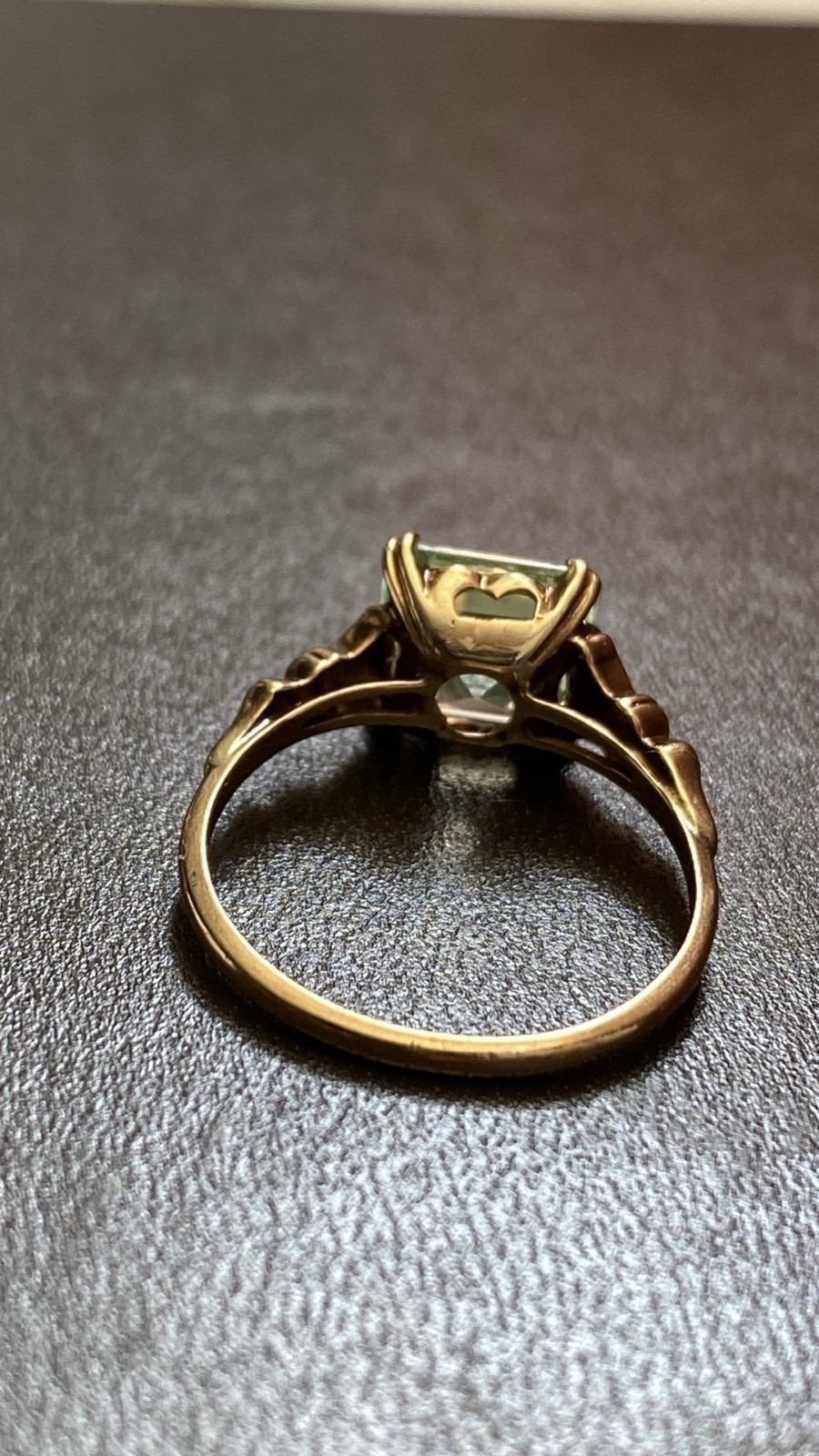 ANTIQUE 10K YELLOW GOLD URANIUM LIME GREEN SPINEL GEMSTONE RING size 6 ~ 1.7 g