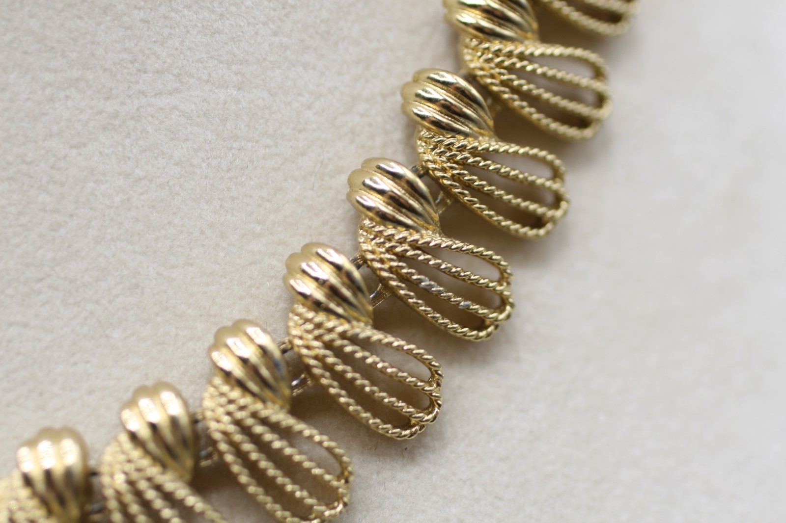 Vintage Monet Necklace Choker Gold Tone 15 -17in S44