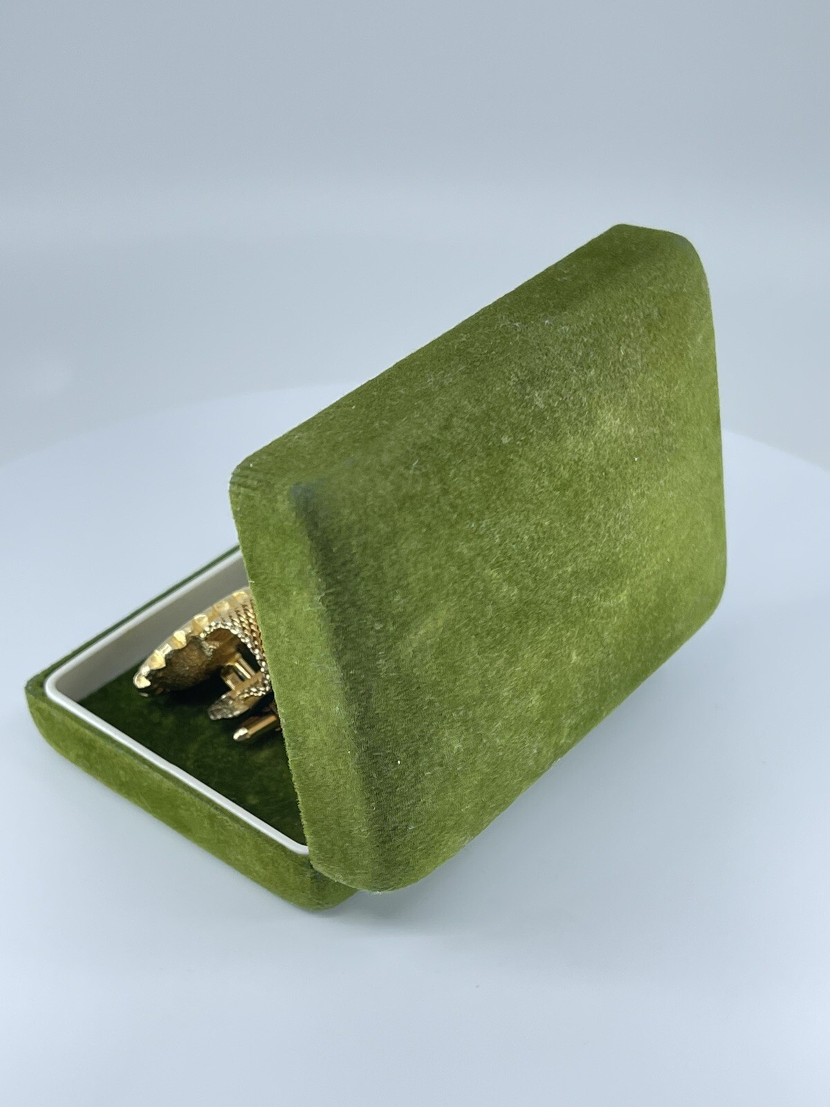 Swank Wrap Cufflinks oval green and brown resin Ruffled edge design