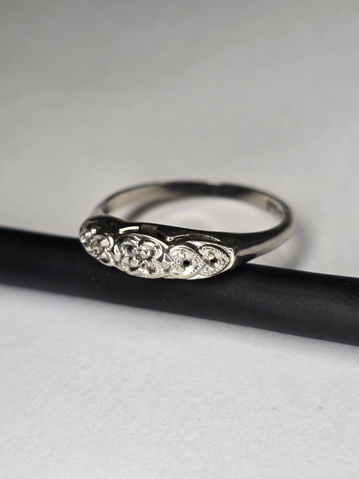 14k White Gold Antique Wedding Ring 5 dimond illusion Size 6