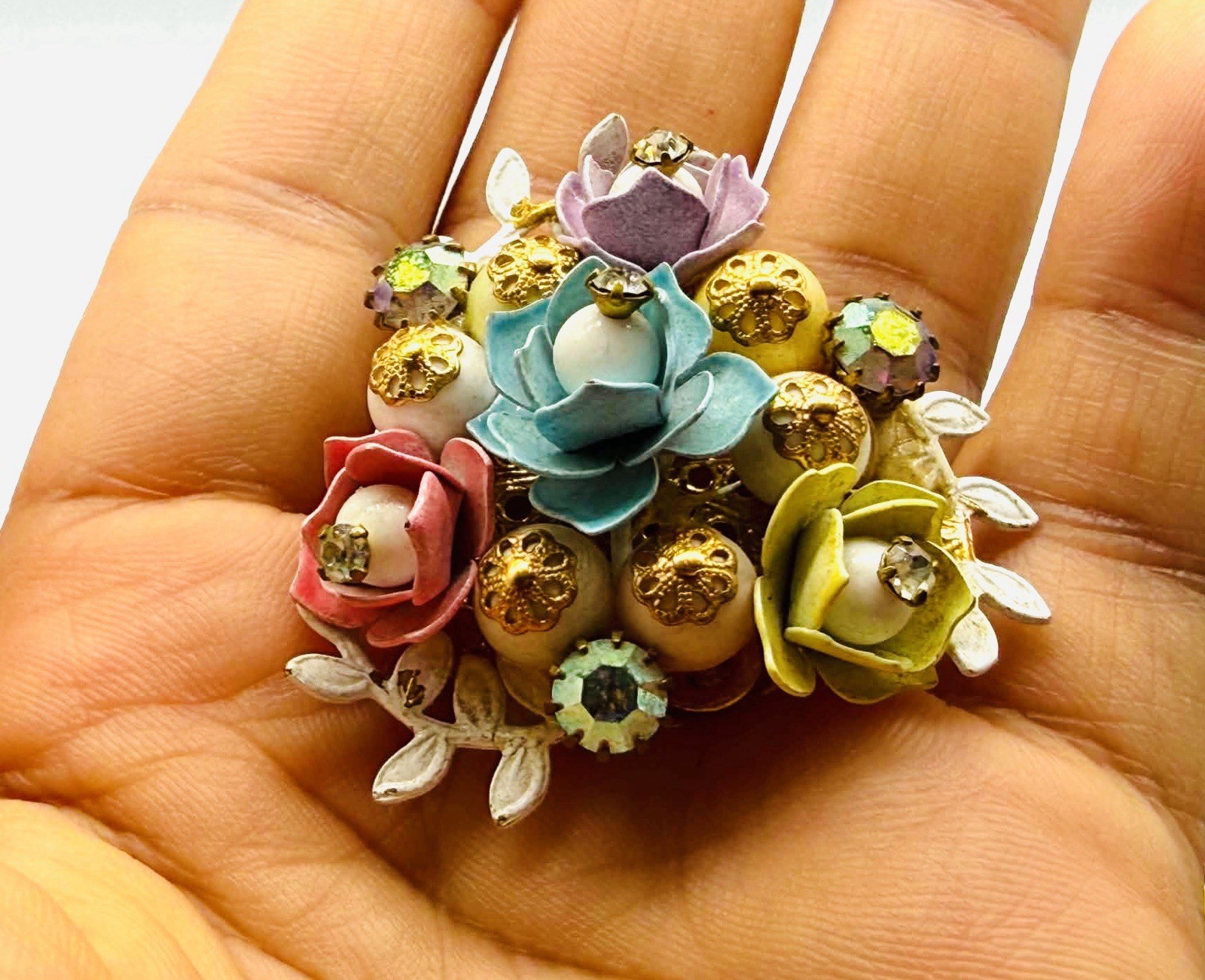 Vtg Unmarked Weiss? Full Floral Bouquet Enamel AB Rhinestone Brooch Pin