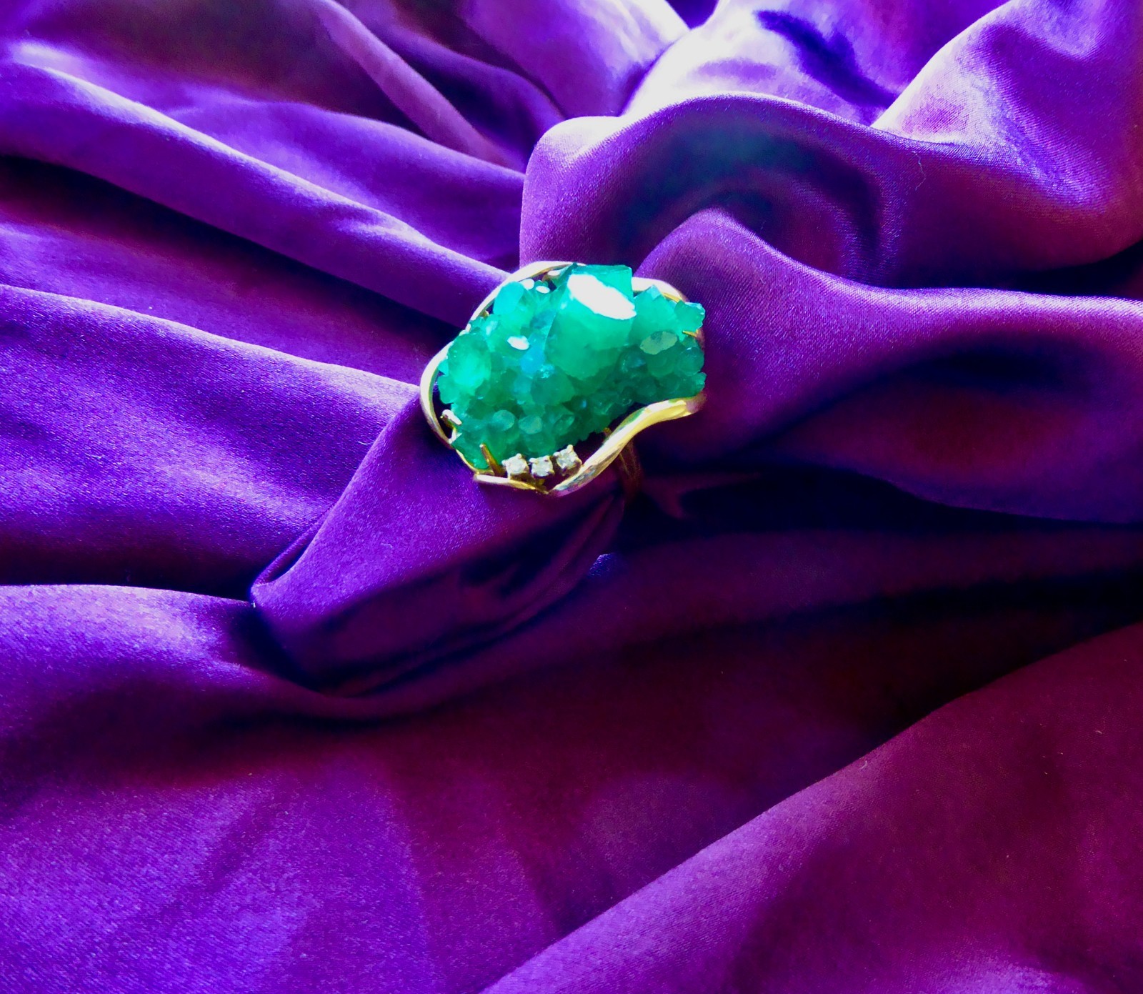 Vintage 1970s 14k Gold and Synthetic Emerald Crystal Ring Freeform Brutalist