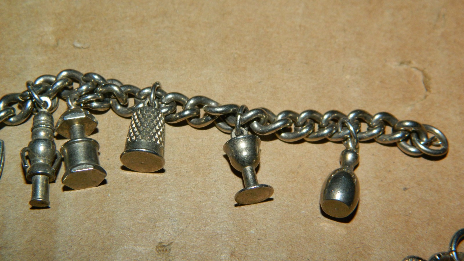 2 VTG WOMENS GIRLS CHARM BRACELETS LOT BUILDINGS WASHINGTON DC? NEW YORK CITY