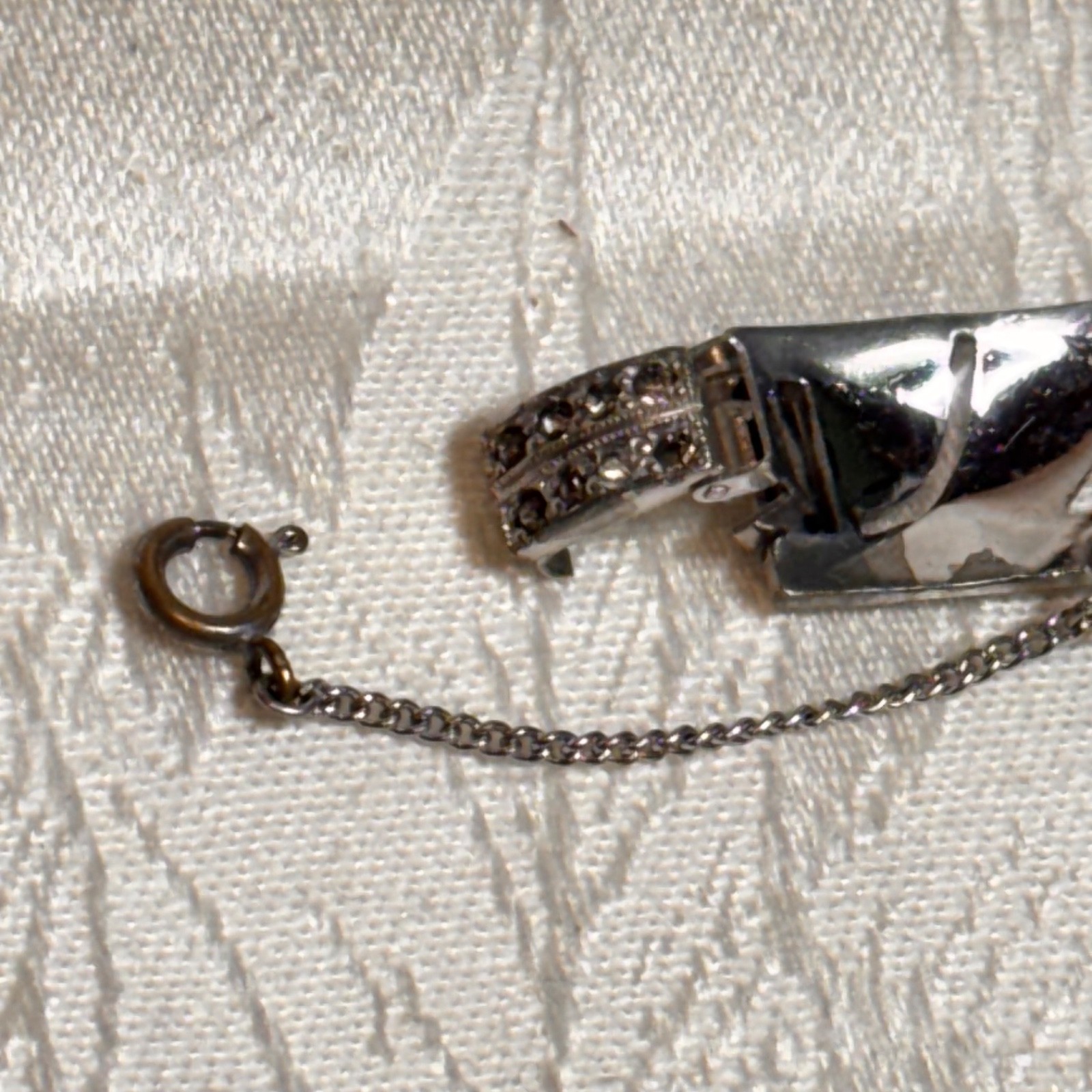 BRACELET rhinestone silvertone metal vintage fold over clasp safety chain