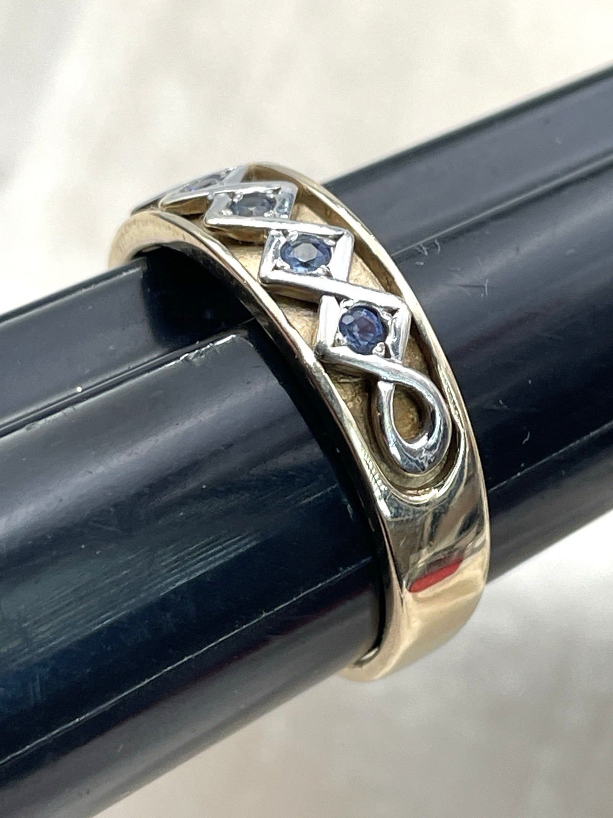Men’s 9K 375 Yellow Gold 5.3g Ring With 5 Blue Topaz Gemstones Size 11-1/4