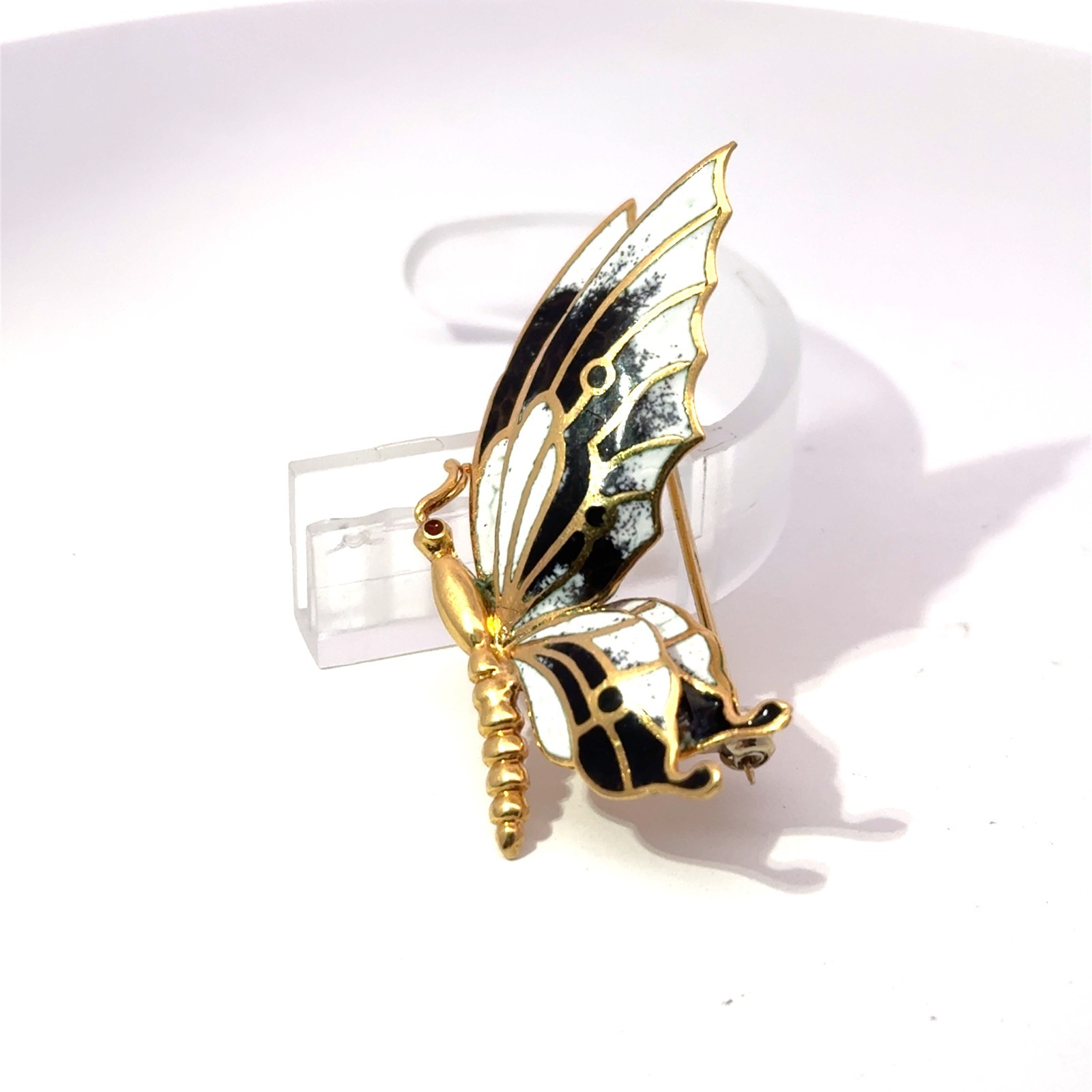 18k Stamped Yellow Gold White & Black Enamel Butterfly Brooch Pin
