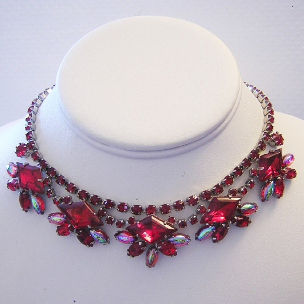 1960’s RED SASSY Timeless Diamond Shape RHINESTONES & Iridescent GLASS Necklace
