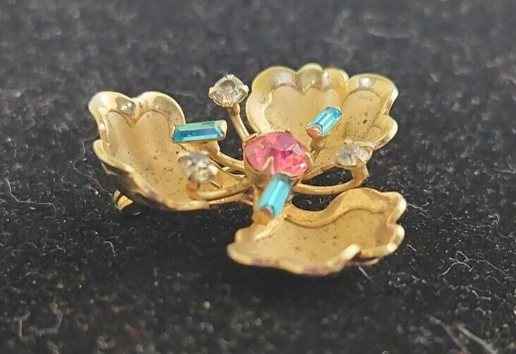 Lot of Vintage Fashion Jewelry, Necklace, Bracelets, Brooches, Beads Rhinestones