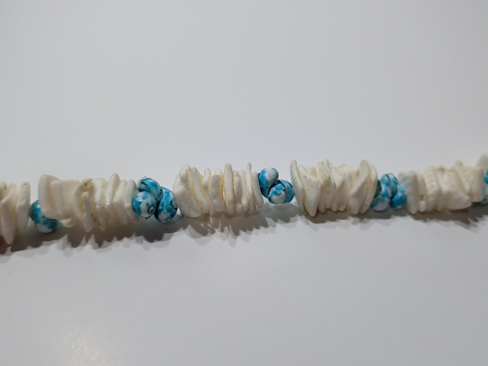 ✨VINTAGE✨ Blue and White Puka Shell and Turquoise Sea shells Necklace 17½ In