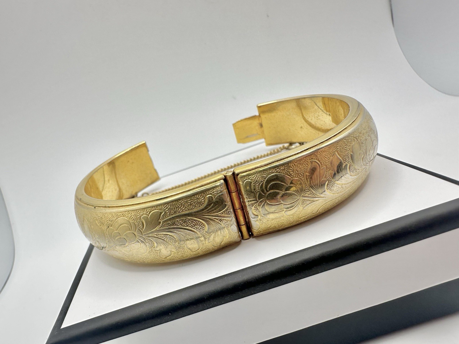 VTG Gold Tone Bangle Bracelet Safety Push Clasp Unsigned Costume Repair Read
