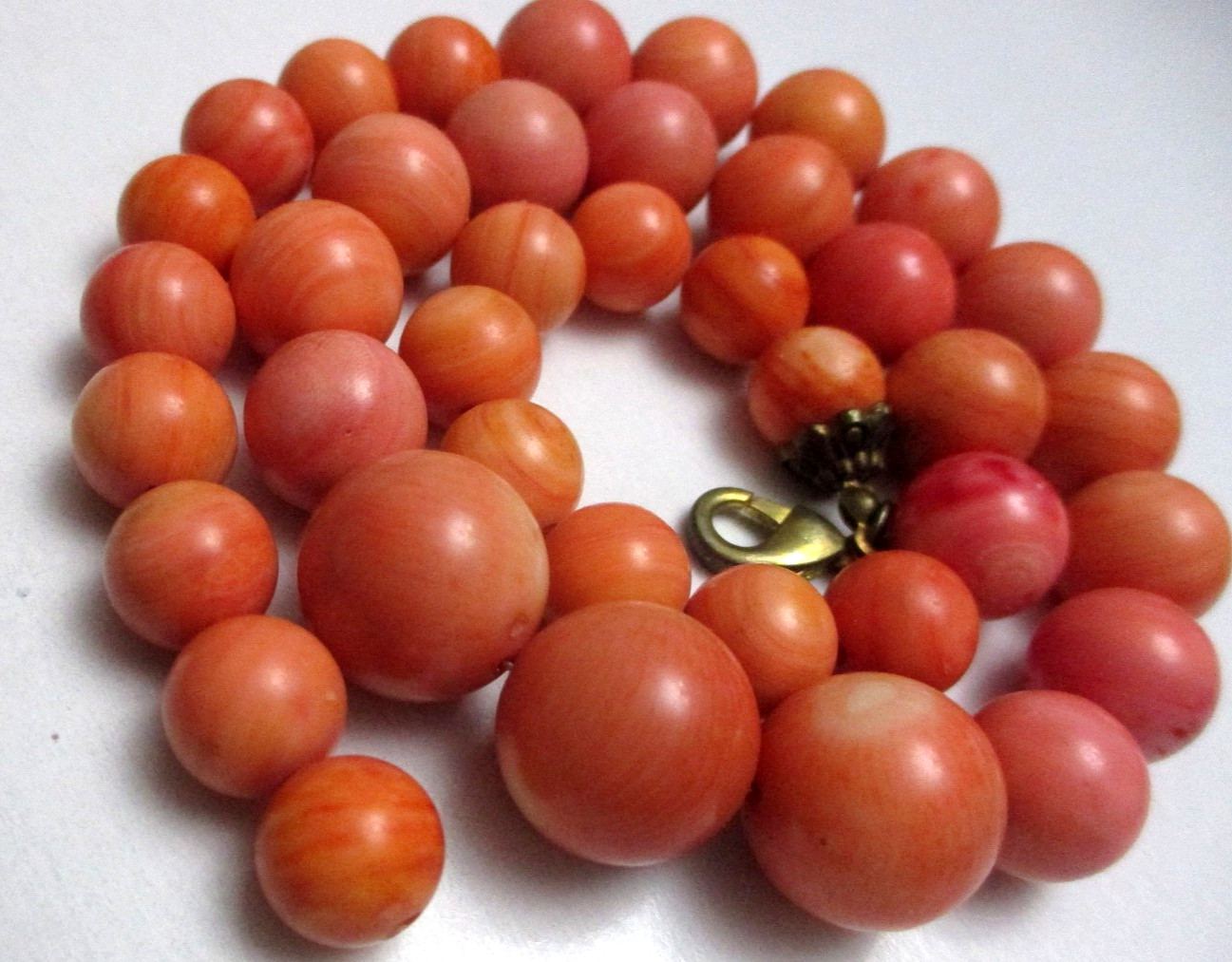 Vintage M0M0 Art Deco Authentic ☆ Undyed Untreated ☆ Necklace Coral ☆ Organic.