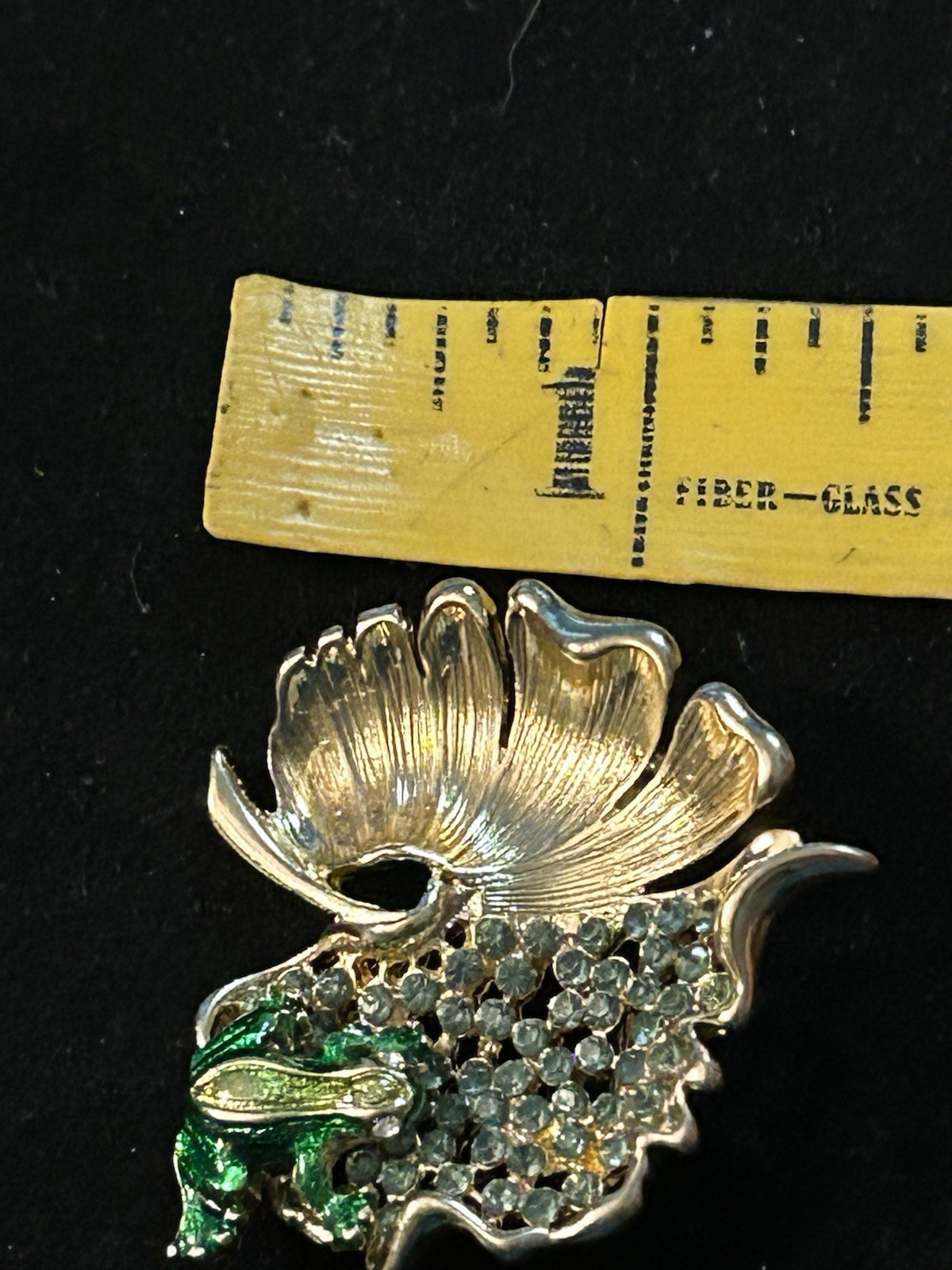 Napier Gold Tone & Green Frog On Lily Pad Brooch Pin w Green Enamel Stones 1.5”