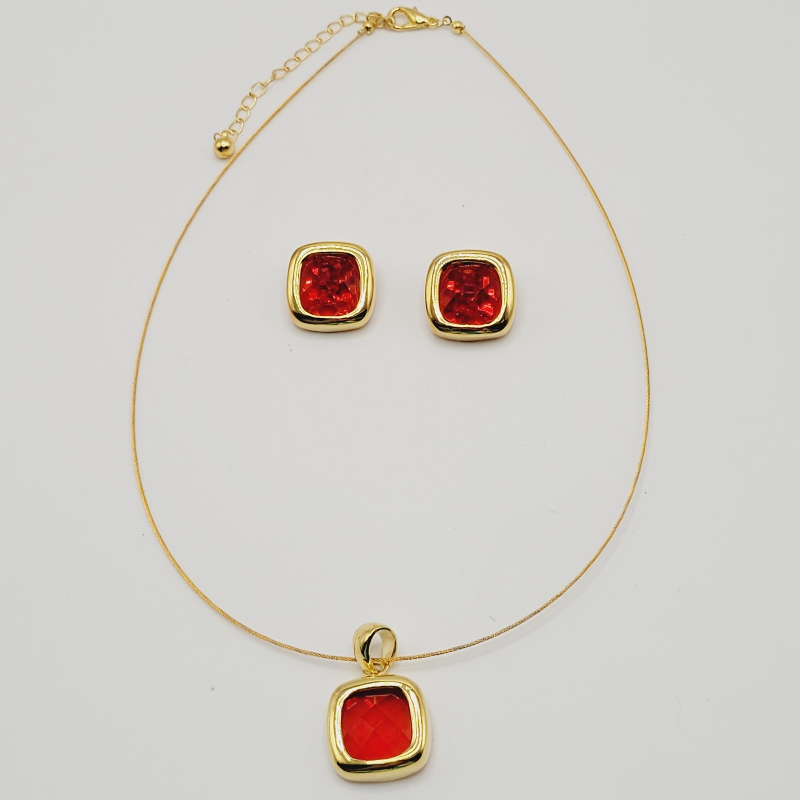Red Glass Faceted Cushion Cut Bezel Gold Tone Wire Necklace Clip On Earrings Set