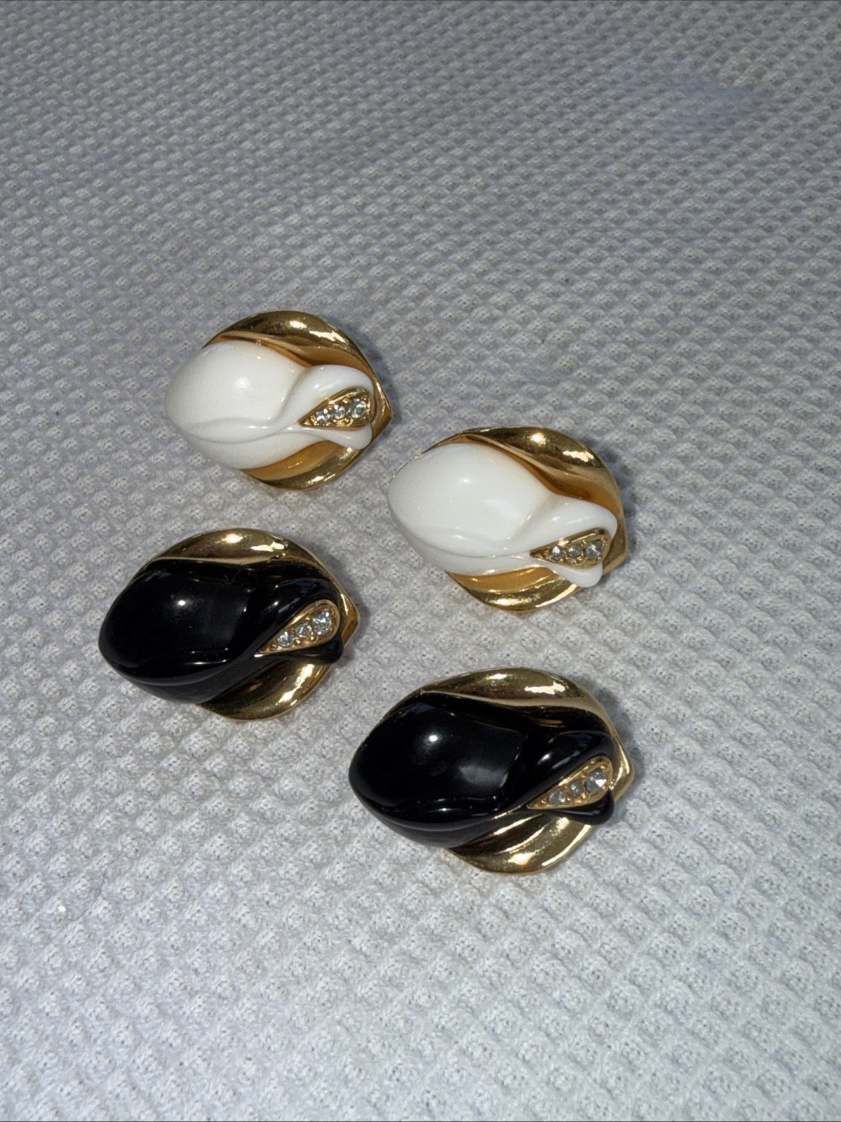 Vtg 80’s Kenneth J Lane Midnight Rose White & Black Goldtone Earrings Pierced