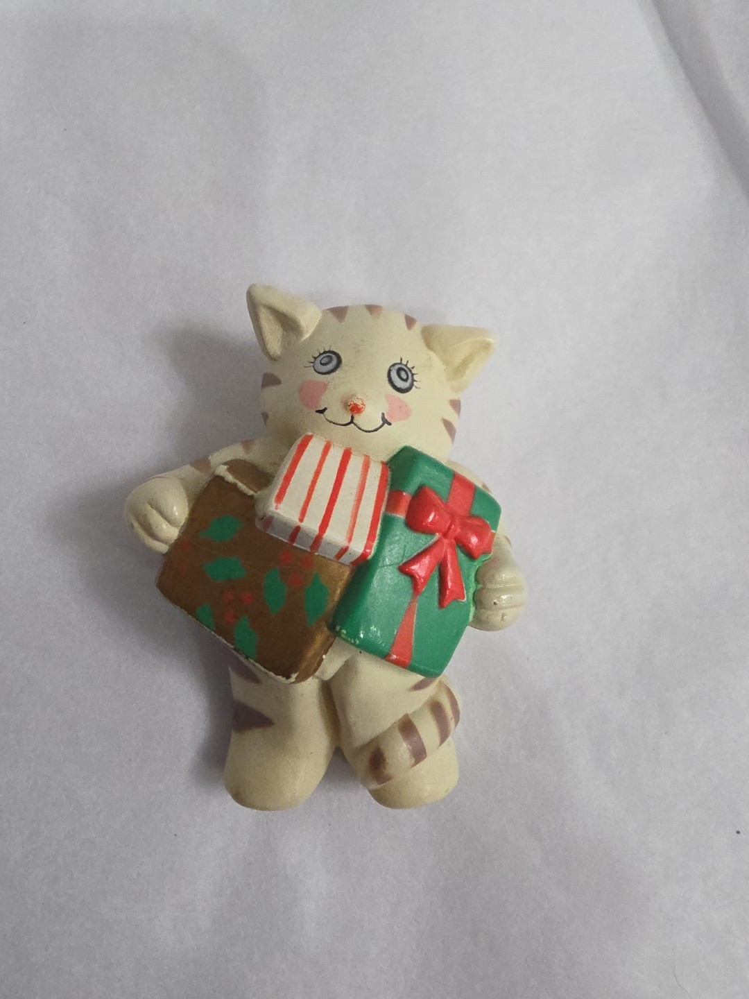 Vintage 1980 Fun World S. Lehman Cat Holding Christmas Presents Brooch