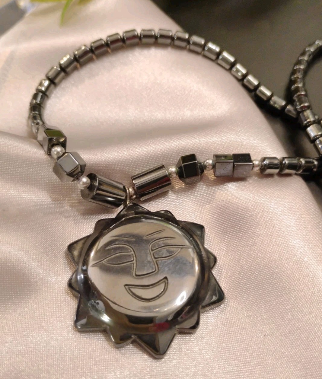 Vtg Carved HEMATITE Stone SUN Face Pendant 16″ Beaded Barrel Clasp Necklace!