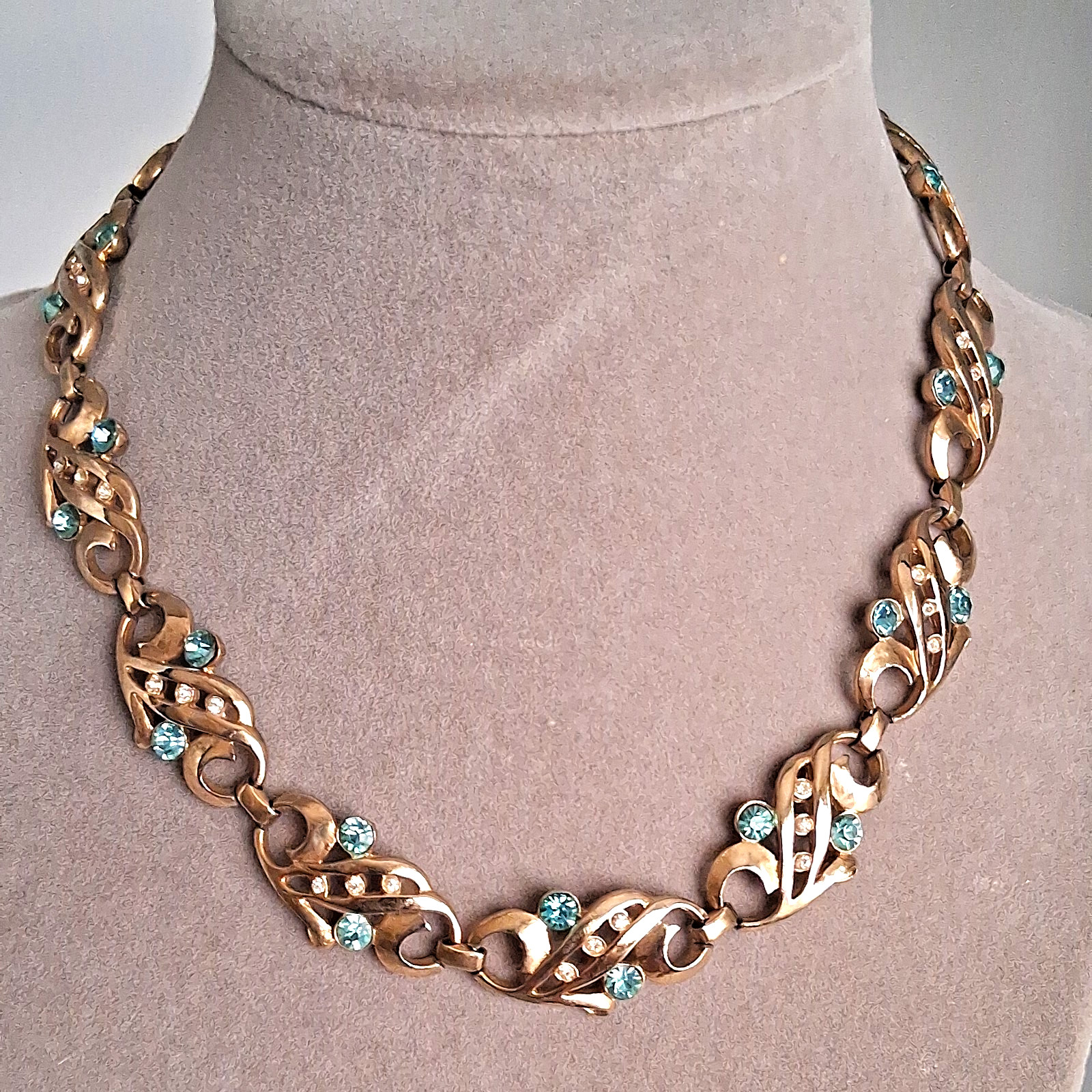 Vintage Aquamarine & Clear Rhinestones Gold Tone Necklace 15″ Unbranded