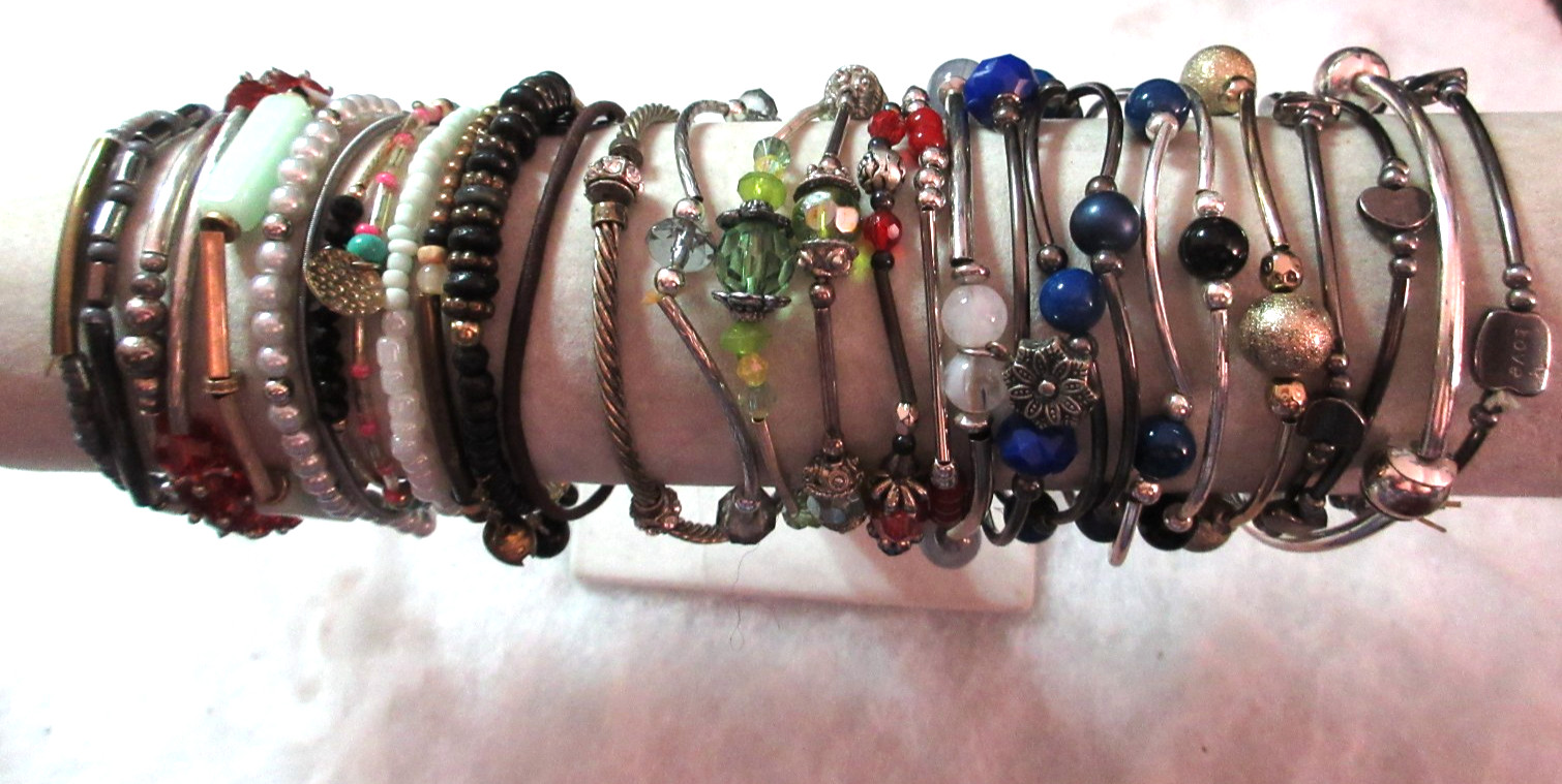 30 Thin Bracelets Silver & Gold Tone Tube Beads Sead Acrylic Crystals Beads B+