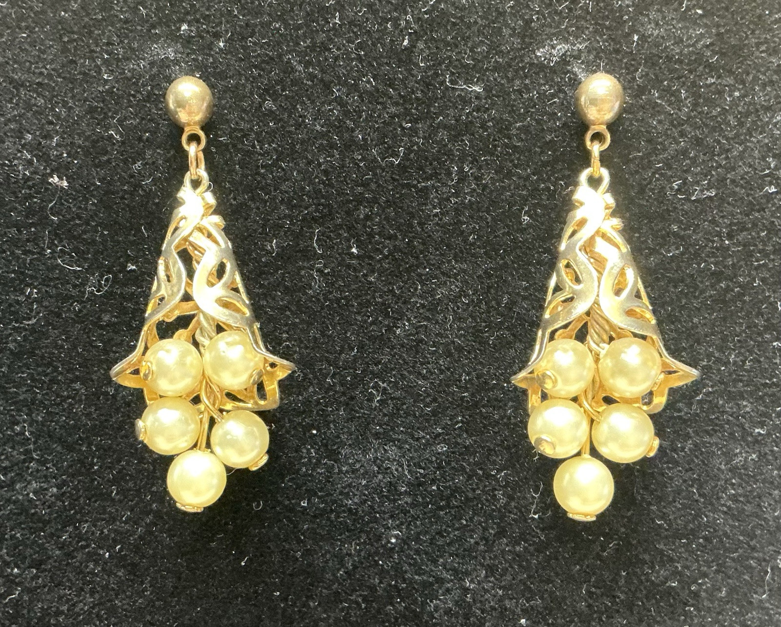 Earrings Cluster Bunch of Pearls Gold Tone Filigree Mounting Stud Post 1950s
