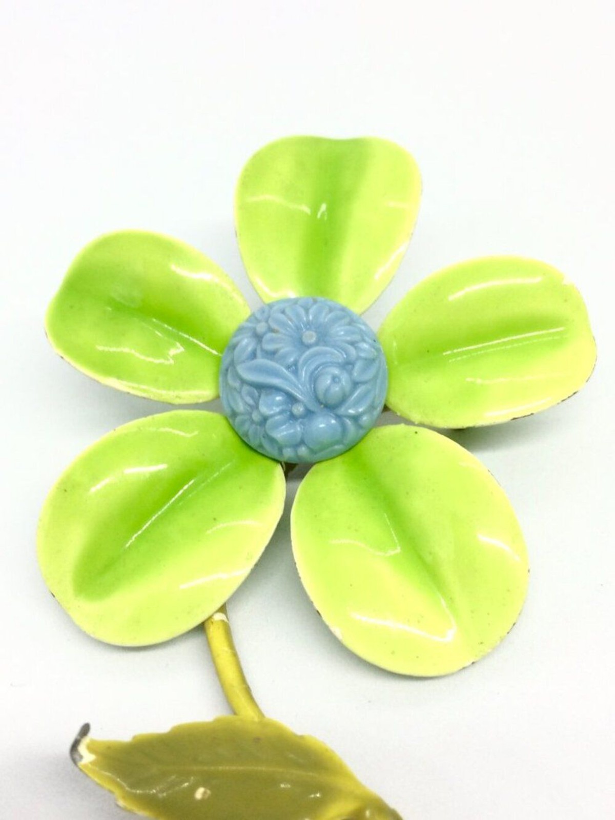 VINTAGE ENAMEL BROOCH Flower Lime Green Blue Molded Plastic Mod Pop Art 60s