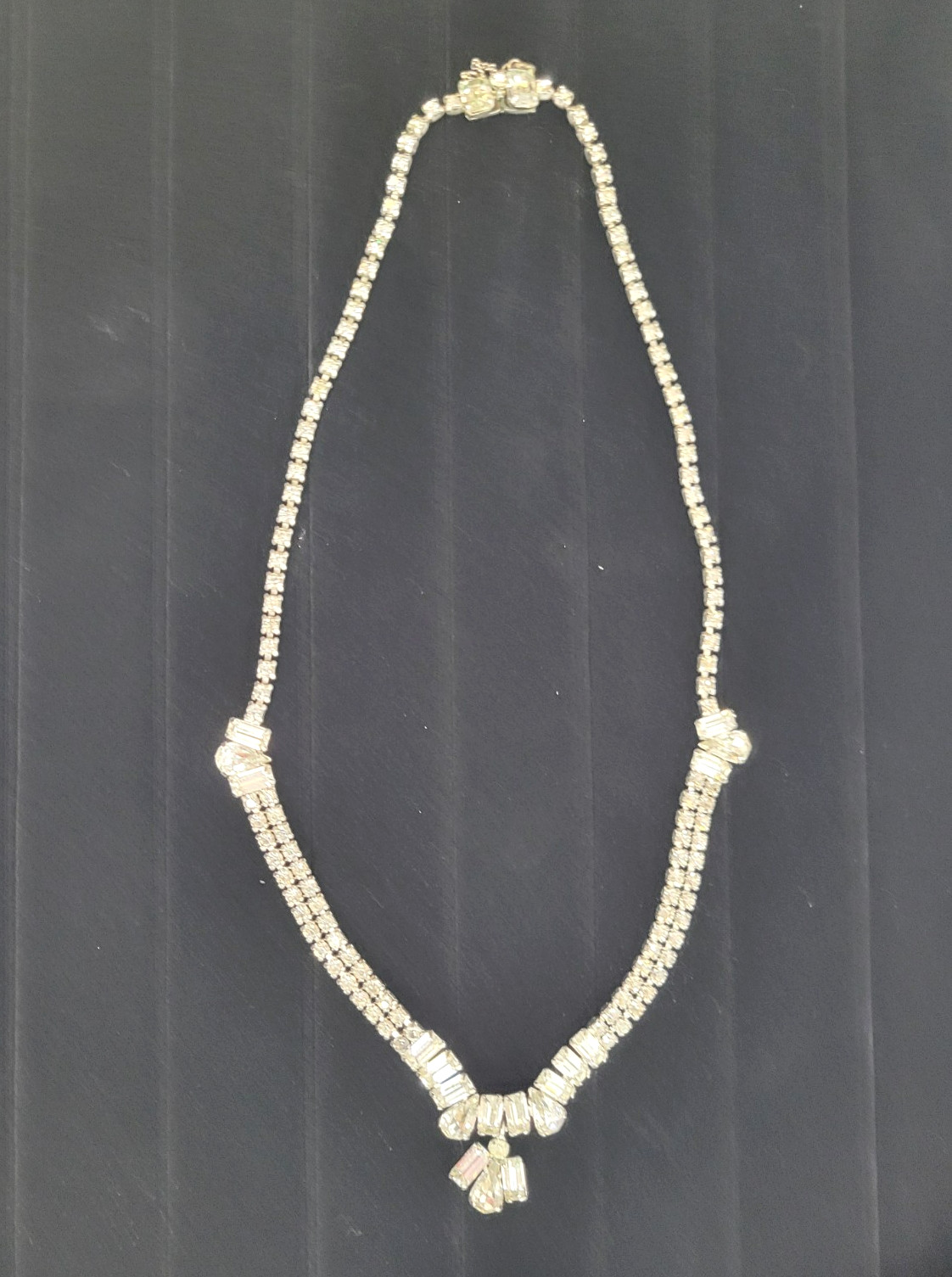 Vintage Art Deco Emerald, Baguette and Round Cut Rhinestone Silvertone Necklace