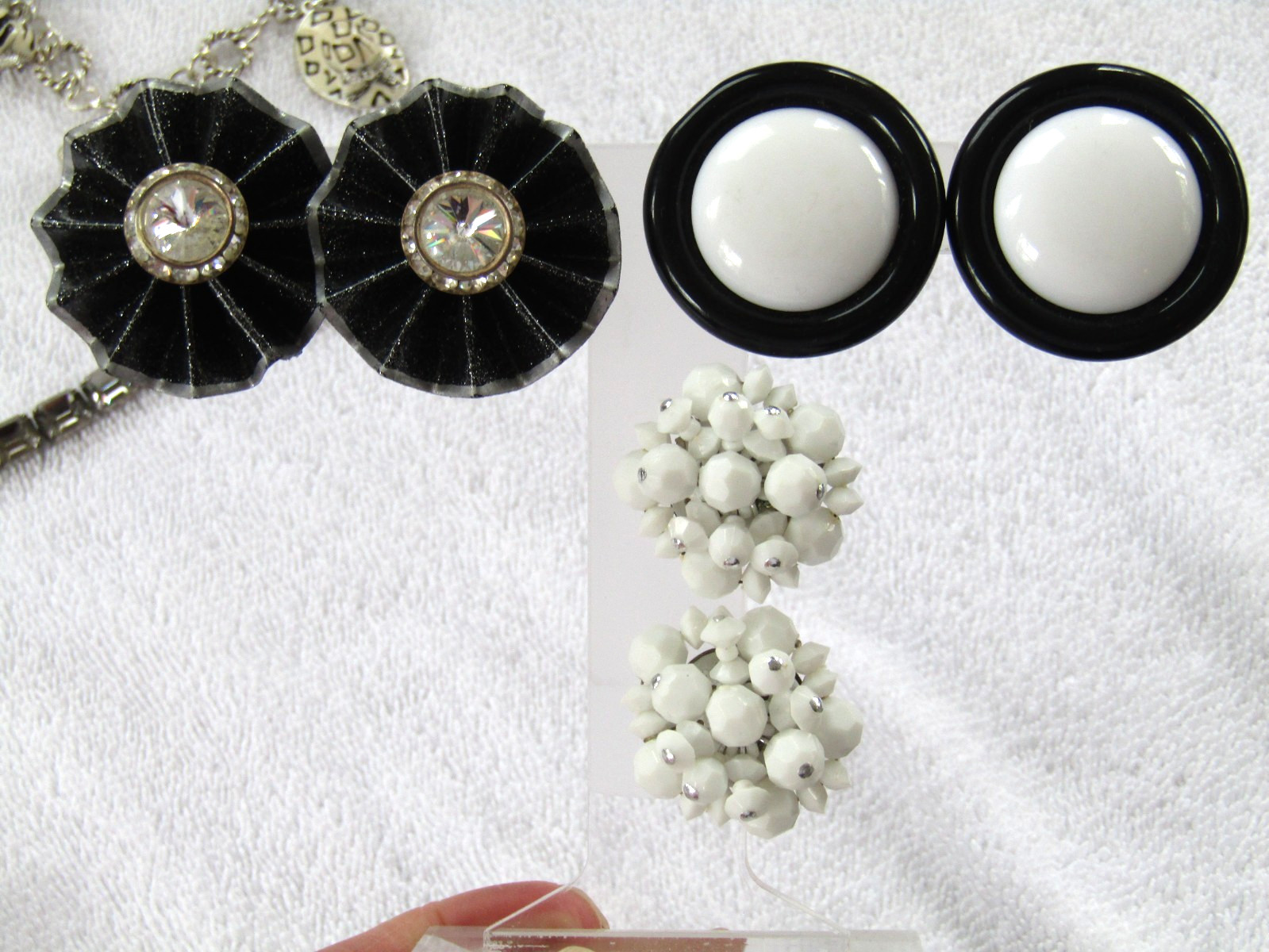 NICE COSTUME JEWELRY WEISS TRIFARI MONET COVENTRY LUCITE RHINESTONE BLACK WHITE