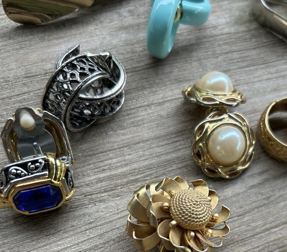24 Pair Of Vintage Clip-on jewelry Earrings. Stylish 60s-80s Some Name Brands