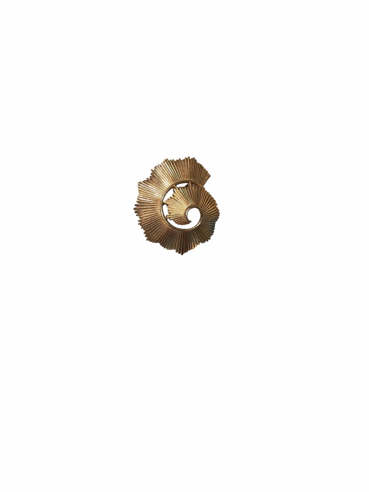 Vintage MCM TRIFARI Textured Gold Tone Sunburst Ribbon Swirl Spiral Pin Brooch