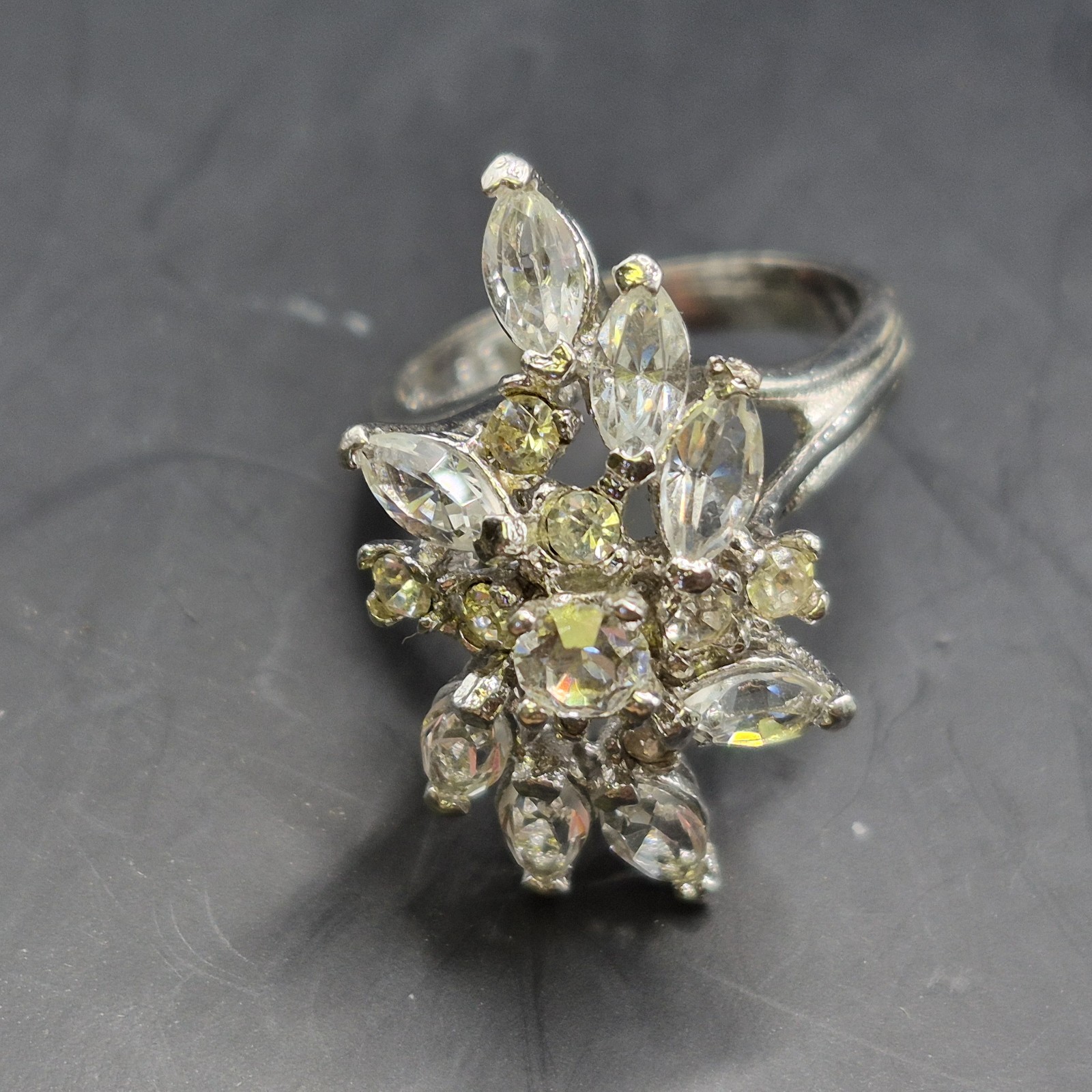 Vtg 6 Ring Collection Lot Size 6 Gold&Silver Tone Red Clear Pink Stones Costume