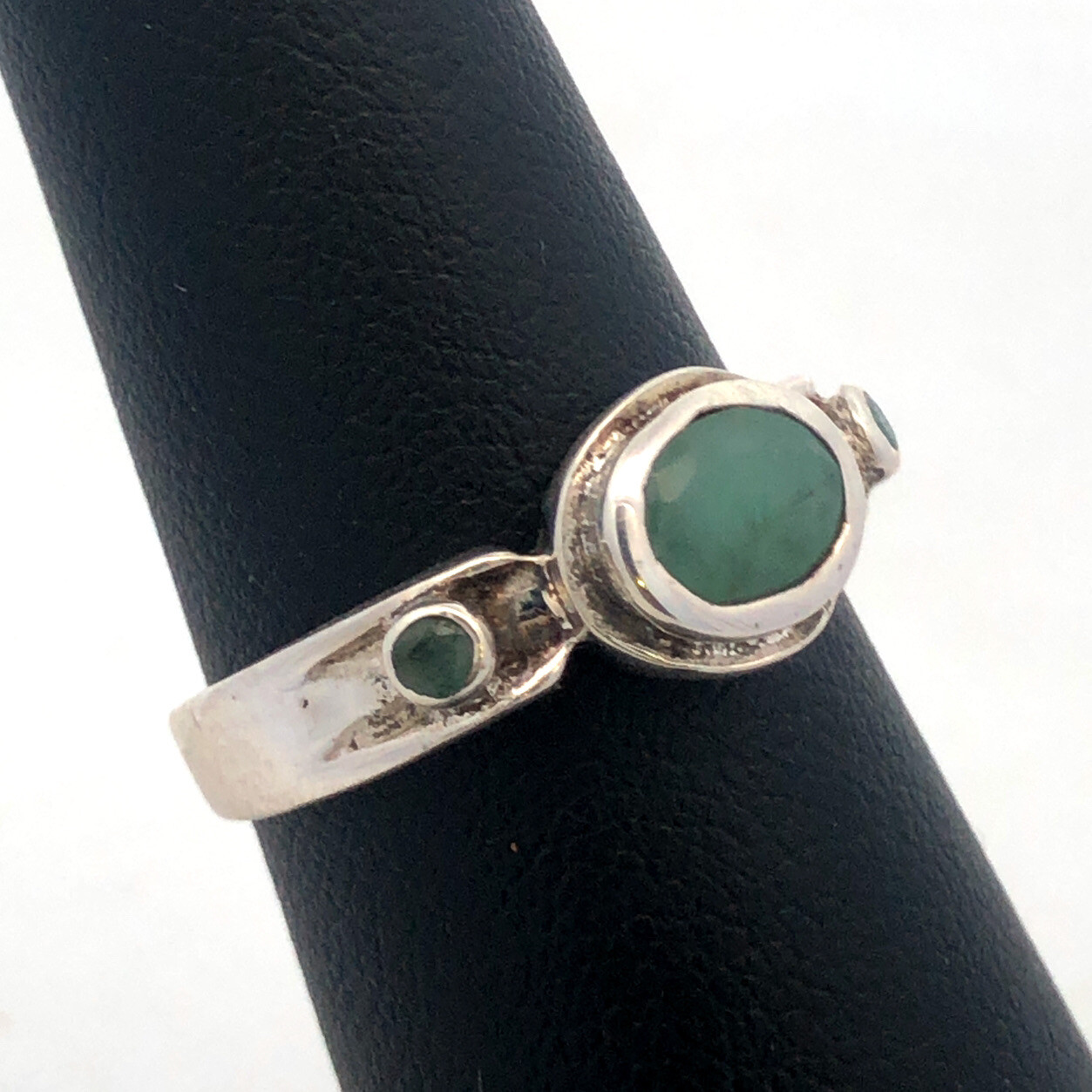 Vintage 925 Sterling Silver Oval Emerald May Anniversary Ring