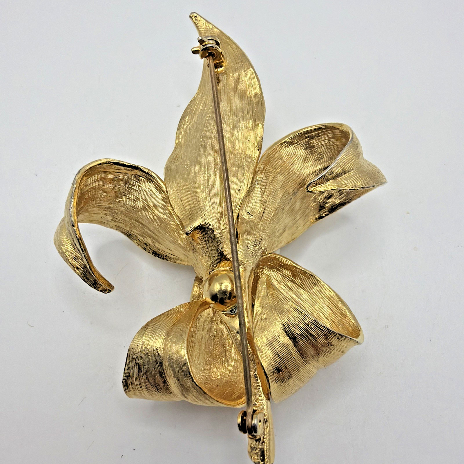 Vintage Brushed Gold Toned Flower Brooch Faux Pearl Rhinestones