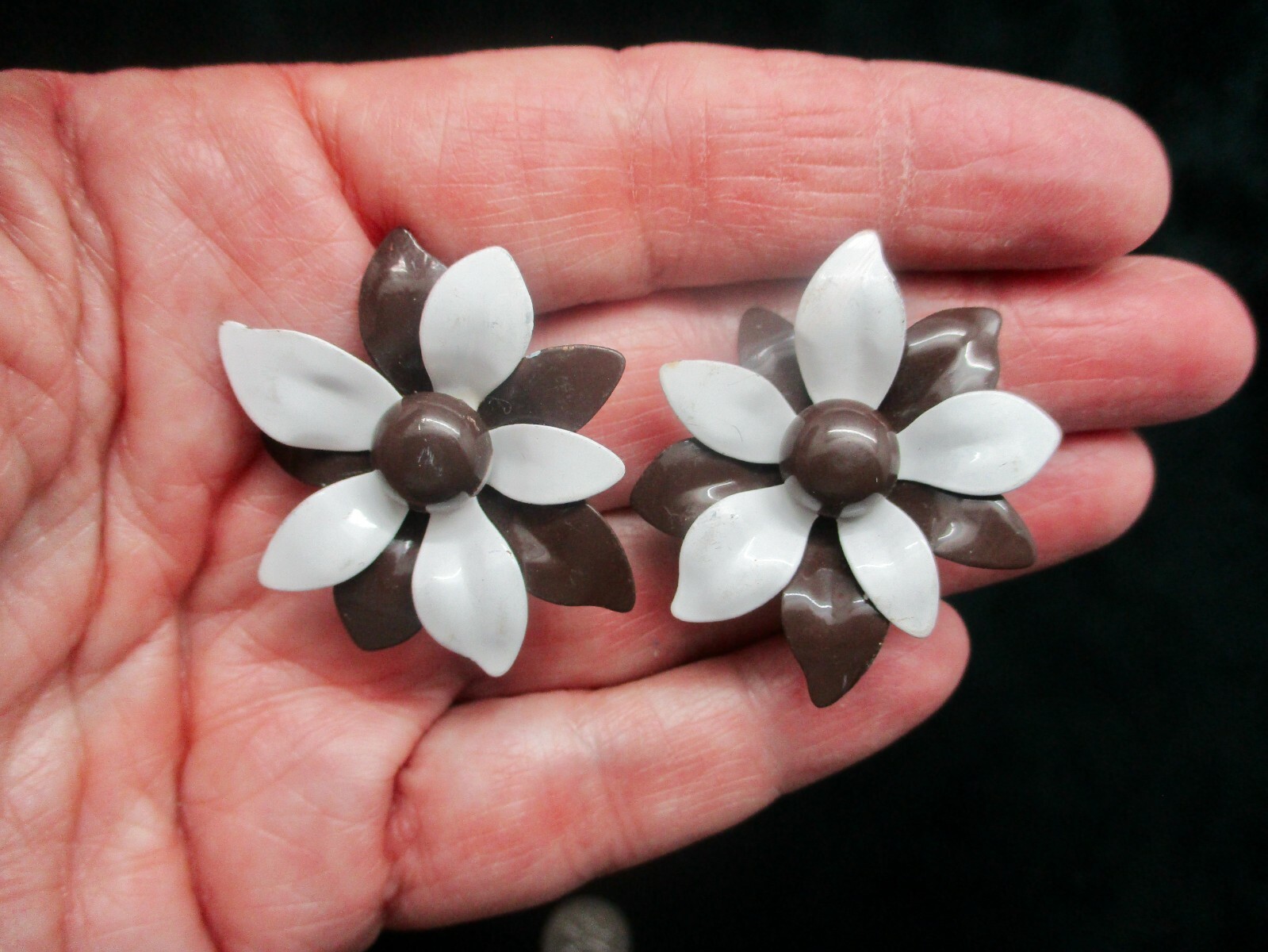 Vintage-1960’s Mod White & Brown Flower Clip Earrings