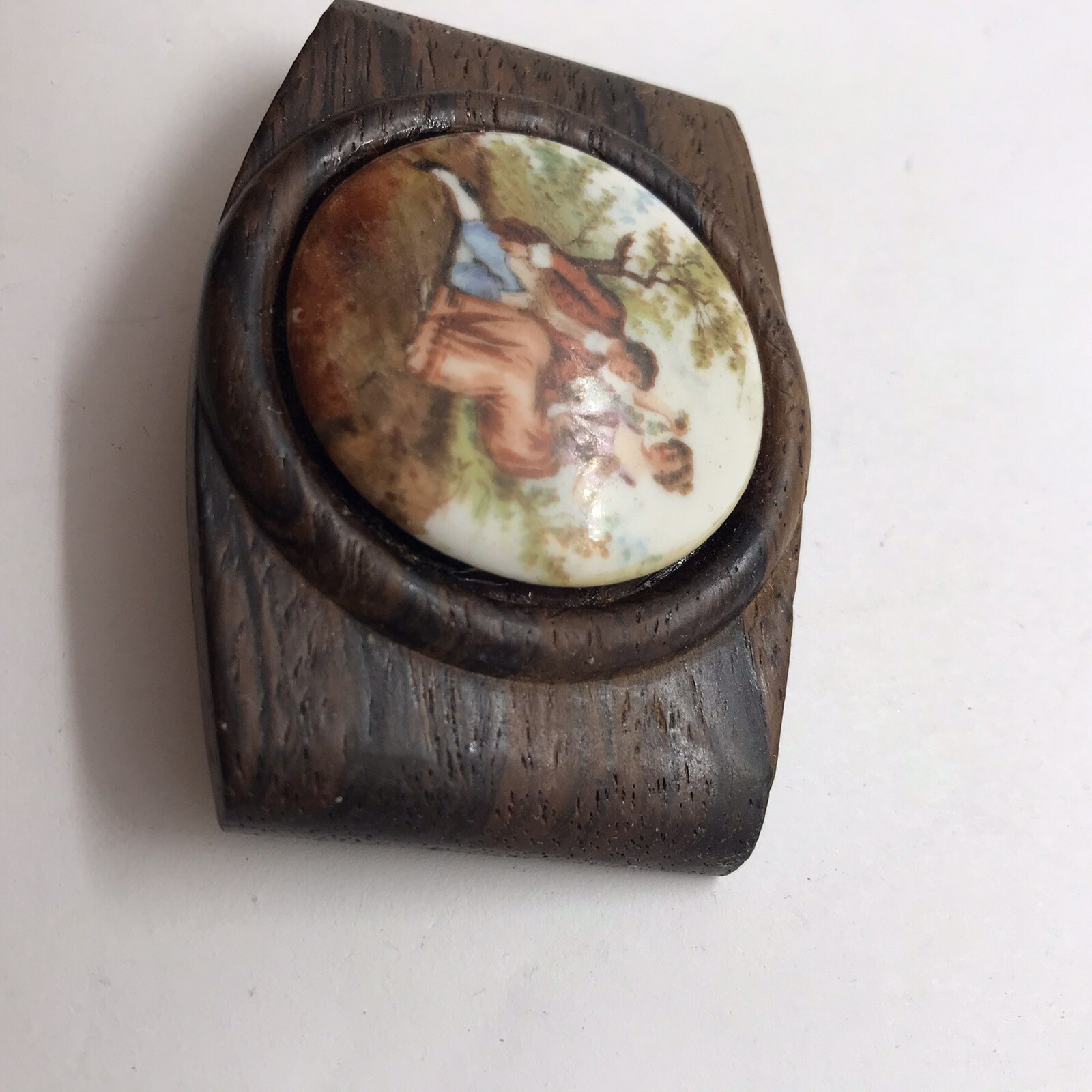 Vintage Ceramic Cameo On Wood Brooch Pin Romantic Victorian Courting Couple