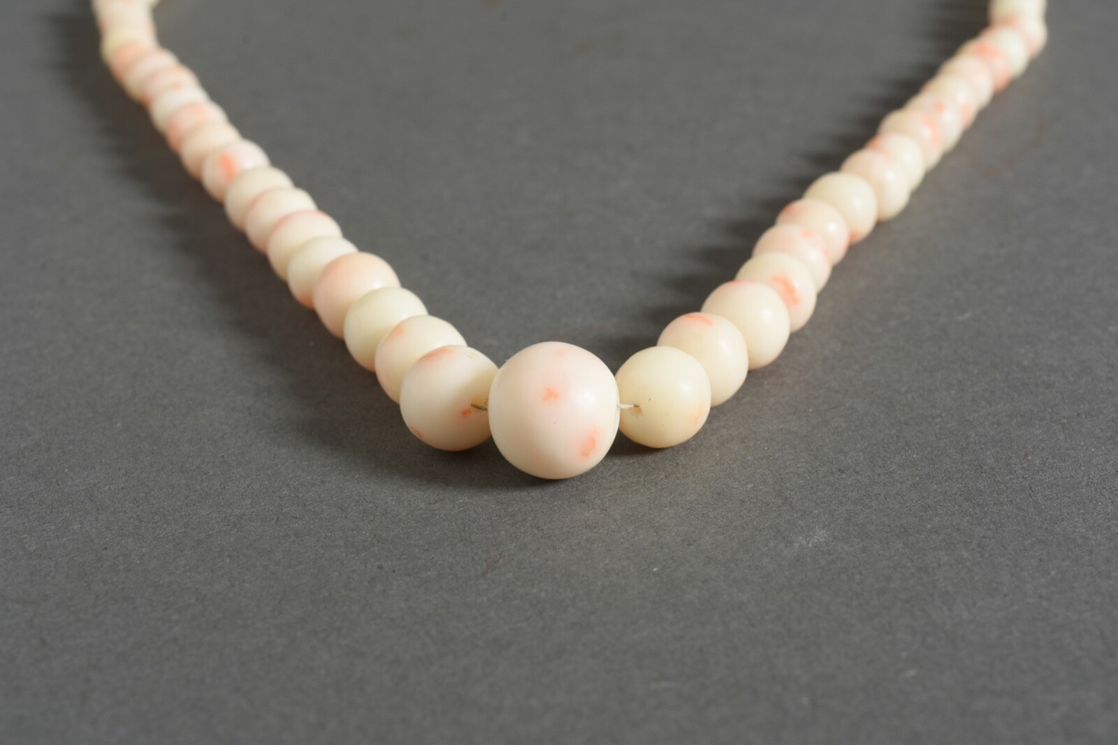Vintage graduated Genuine Natural Angel skin Coral necklace !