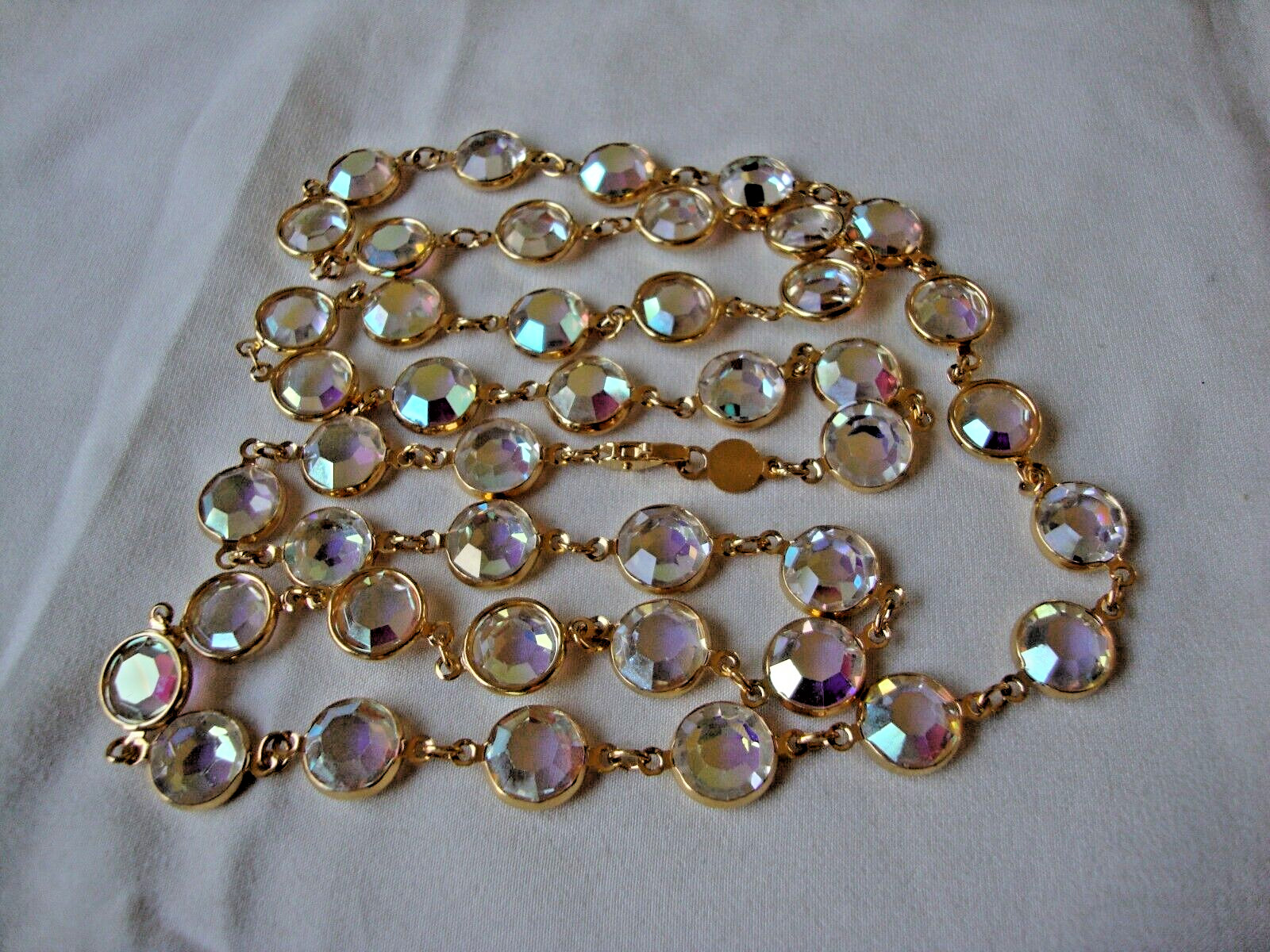 VINTAGE AUSTRIAN CRYSTAL BEZEL SET LARGE AURORA CRYSTALS GOLD TONE 34″ NECKLACE