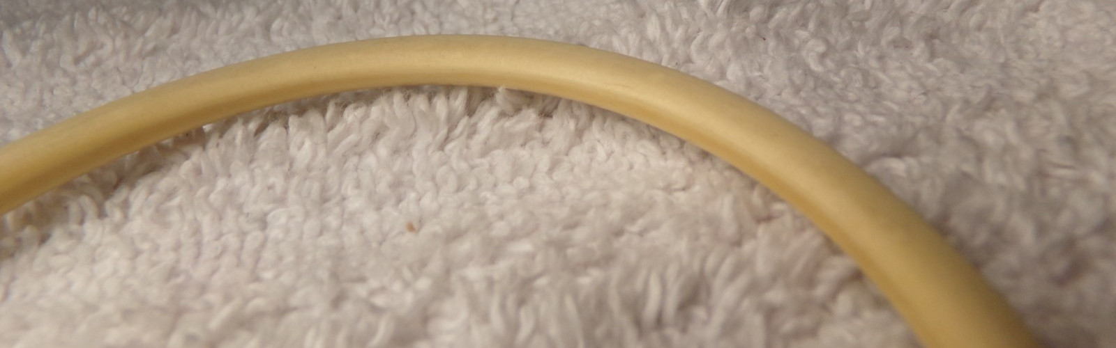 ANTIQUE 1920’S ACRYLIC CREME LUCITE NARROW THIN CRYSTAL SOLID BANGLE BRACELET