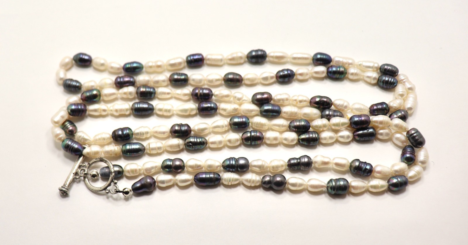 VINTAGE WHITE AND GRAY WATER PEARL NECKLACE 56″ TOGGLE CLASP