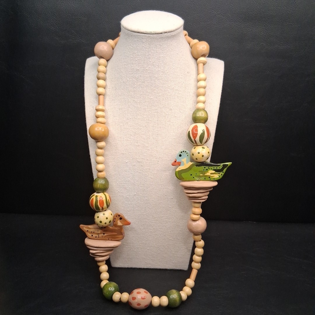Vintage Multicolor Wood And Ceramic Ducks Statement Necklace. 17.368