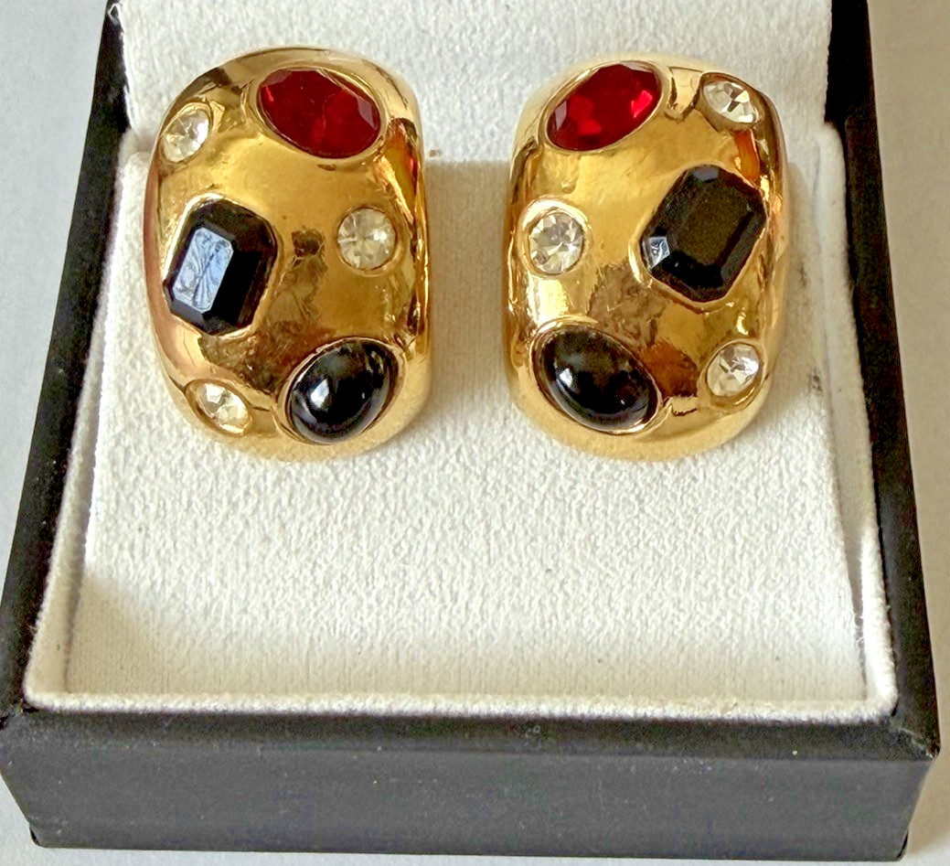CINER VTG GRIPOIX Black Red Clear Glass Cabochon Rhinestone Hoop Clip Earrings