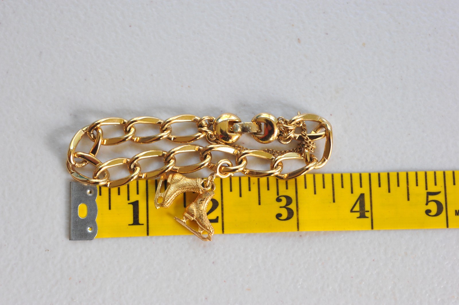 Vtg Monet signed Charm gold tone bracelet starter with 1 charm ****READ AF13