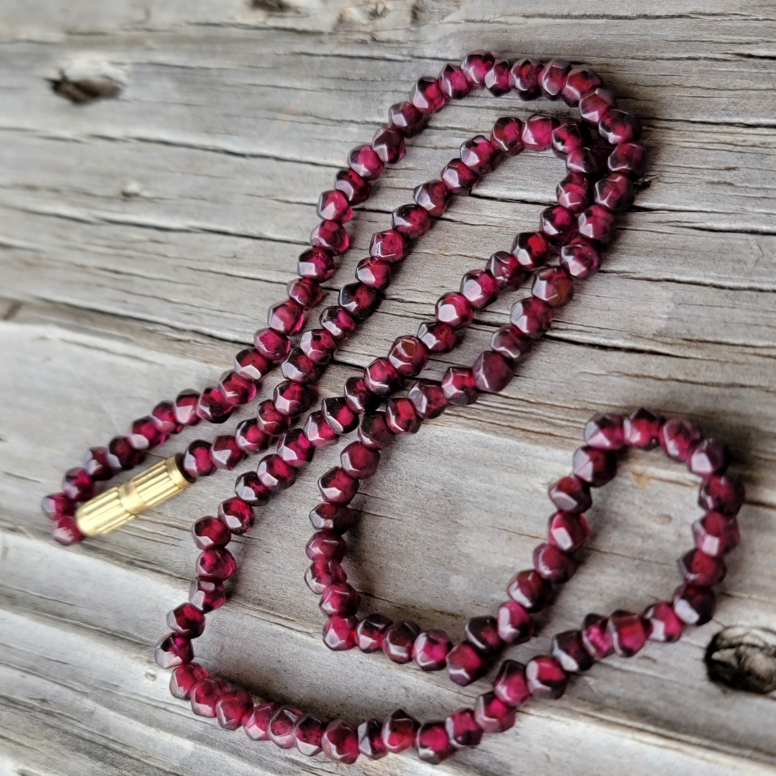 Vintage Dark Red Cut Garnet Beads Necklace Boho Brass Clasp 16″ Chocker