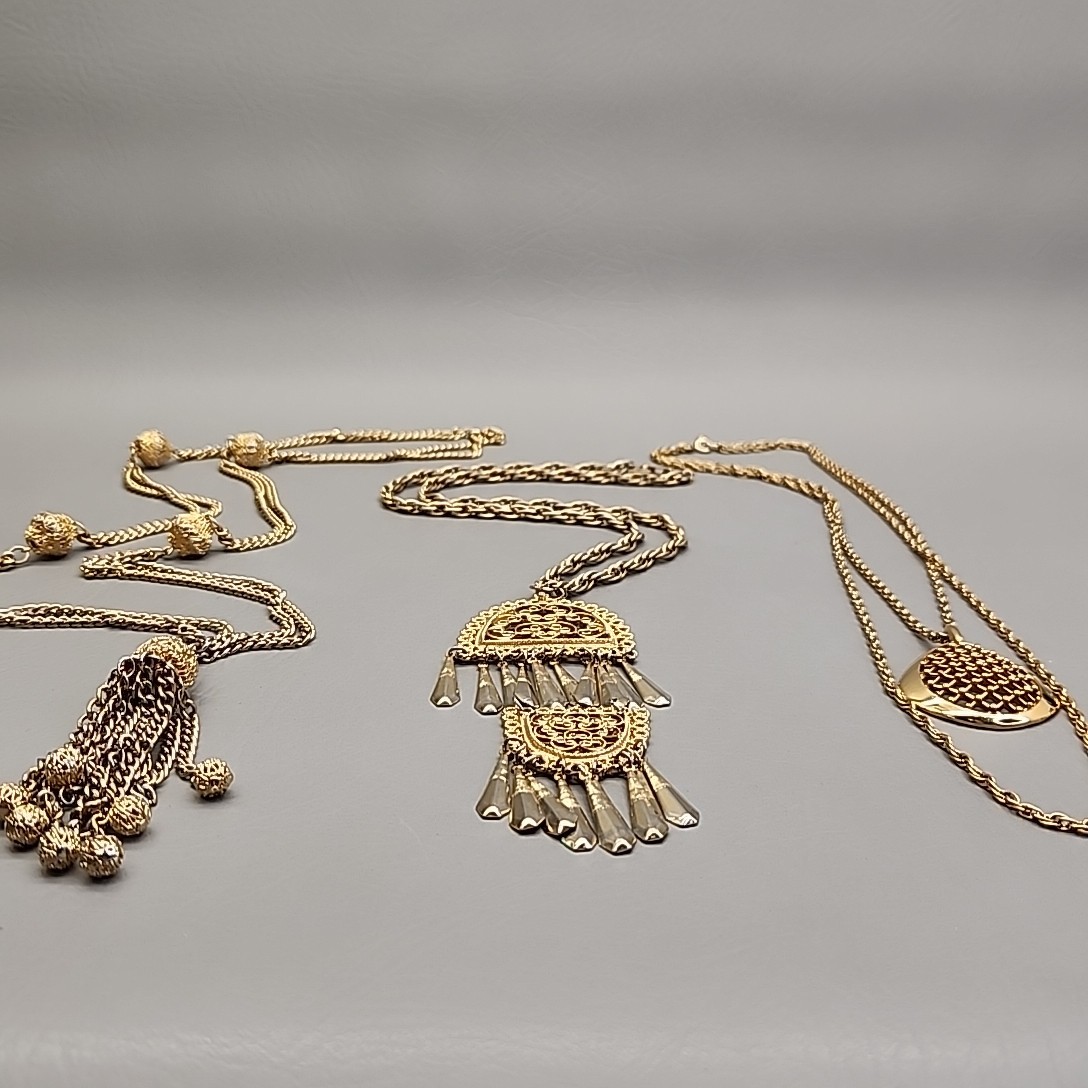 Vintage Chain Necklace Lot of 3 Gold Tone Heart Medallion Tassel 20-35″ Has Wear