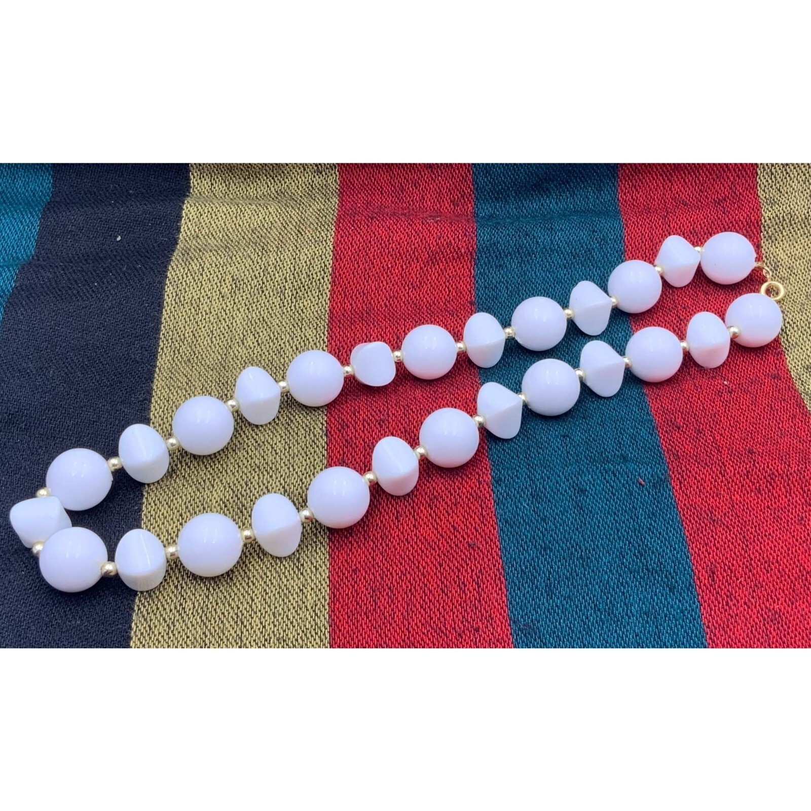 Classic Natural White Beaded Variant Shapes Necklace 18″ Spring Ring Clasp
