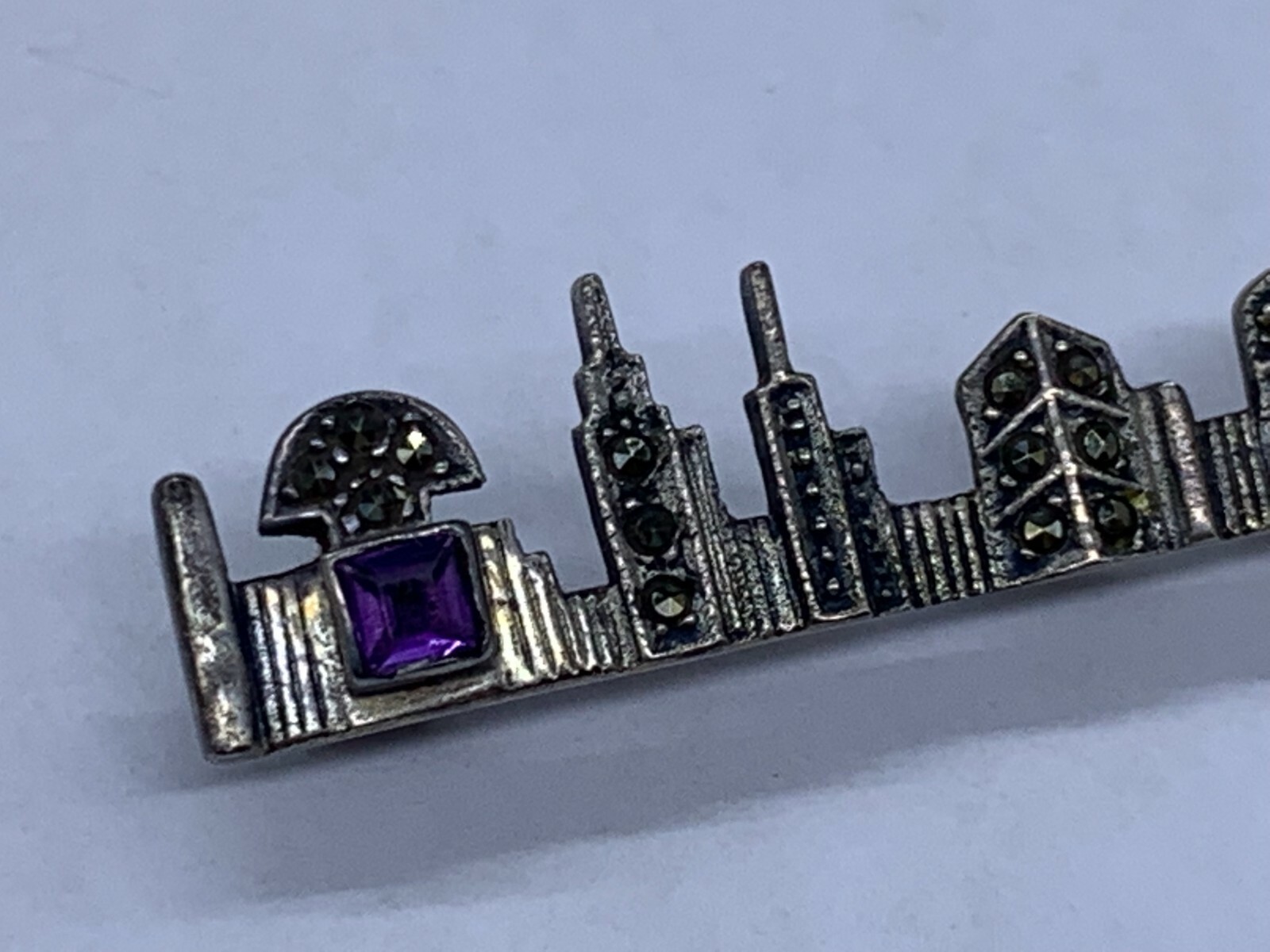 VINTAGE STERLING SILVER MARCASITE AMETHYST BROOCH NEW-YORK CITY BUILDINGS
