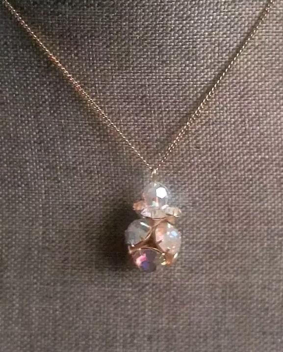 Vintage Aurora borealis Prong set Cluster Pendant Gold tone Necklace 15 In.